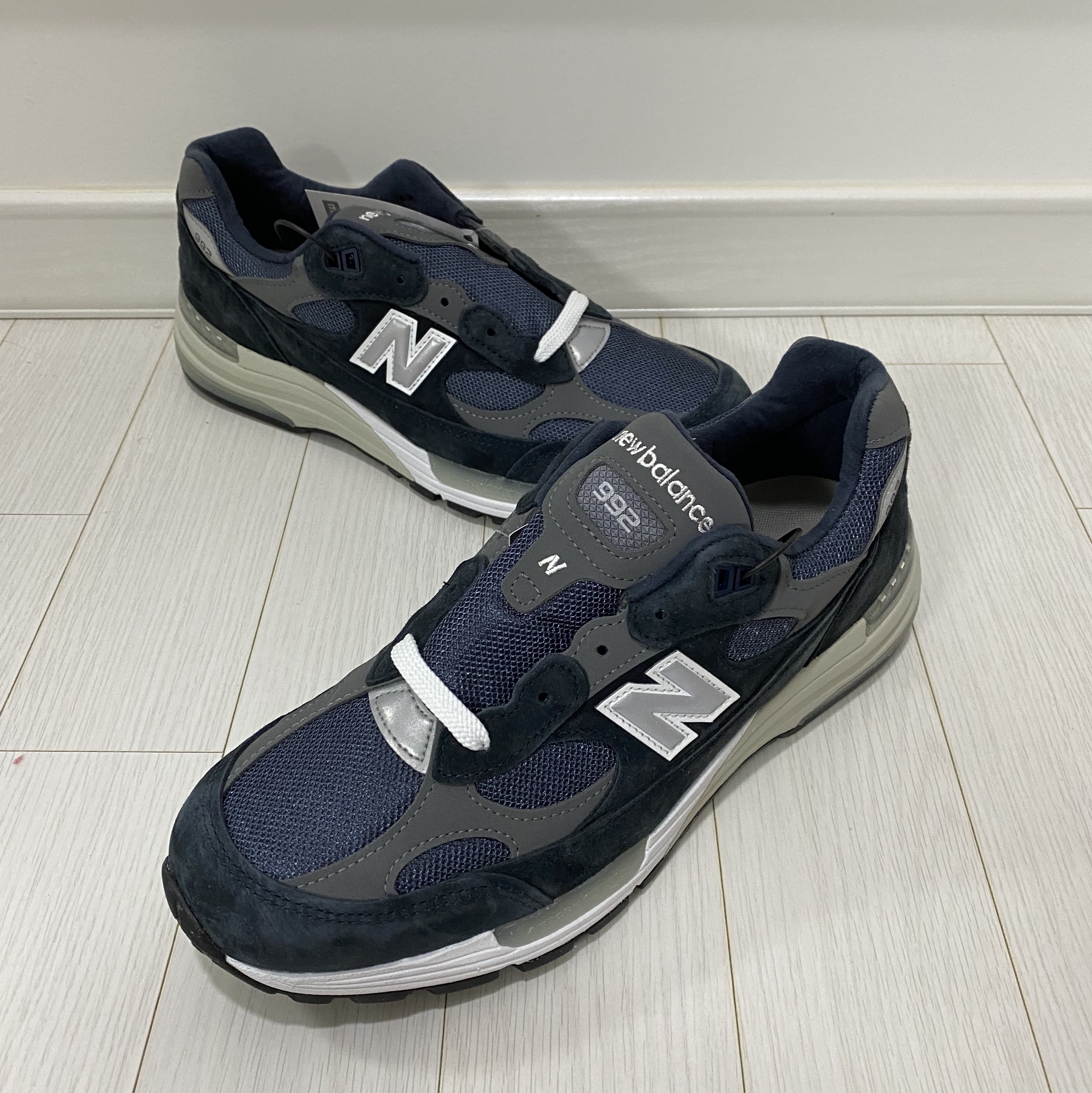 New Balance 992 Made in USA Navy 착용 스타일 - 2