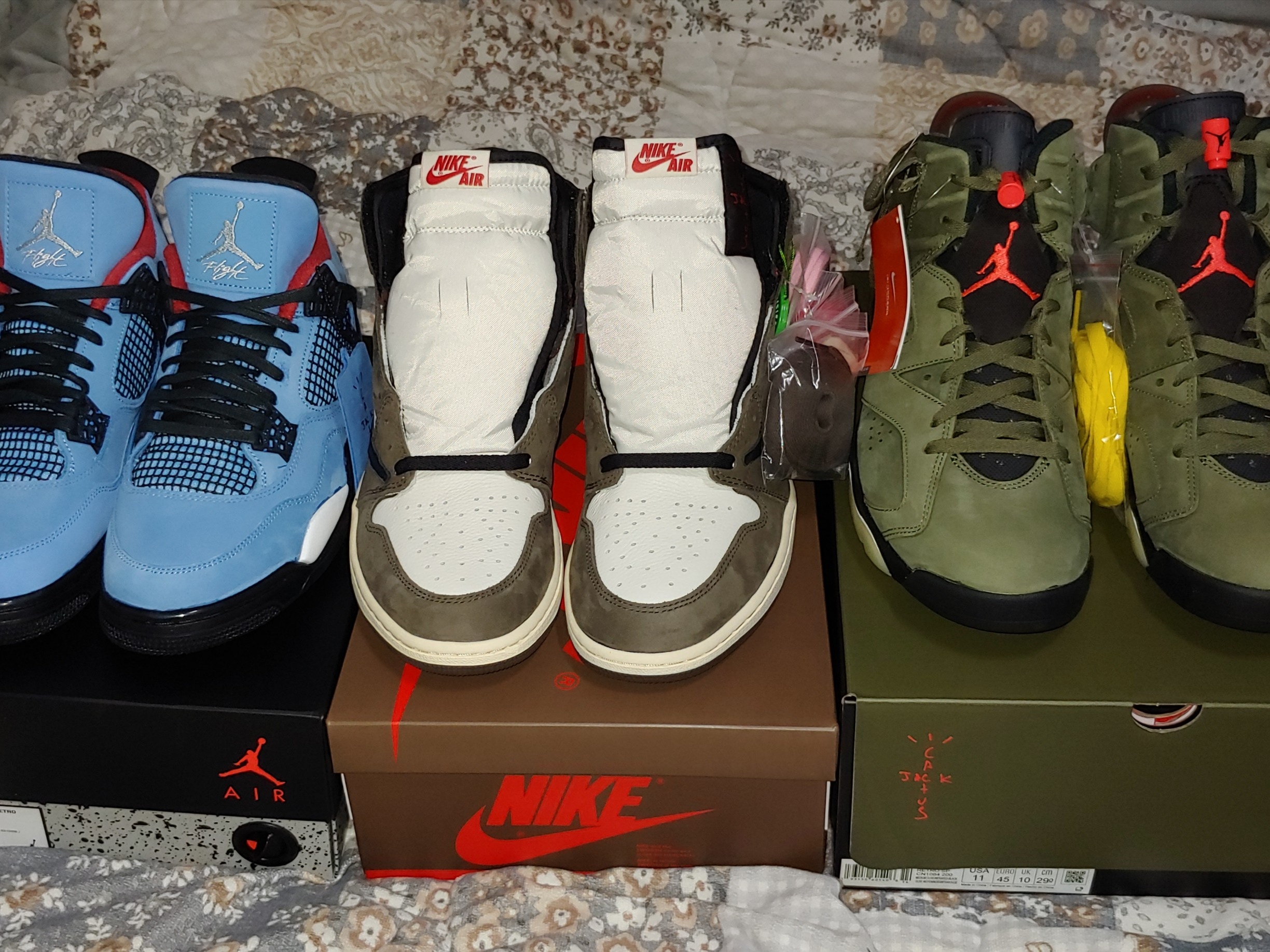Jordan 4 x Travis Scott Retro Cactus Jack, Jordan 1 x Travis Scott Retro High OG SP Mocha 착용 스타일 - 1