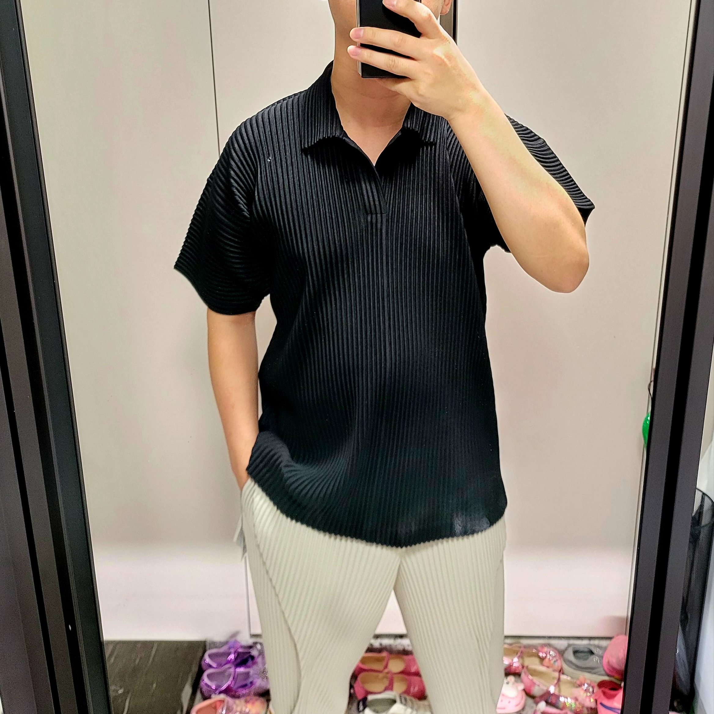 Homme Plisse Issey Miyake Basics Polo Black, Homme Plisse Issey Miyake Tailored Pleats 1 Pants Silver Grey 착용 스타일 - 1
