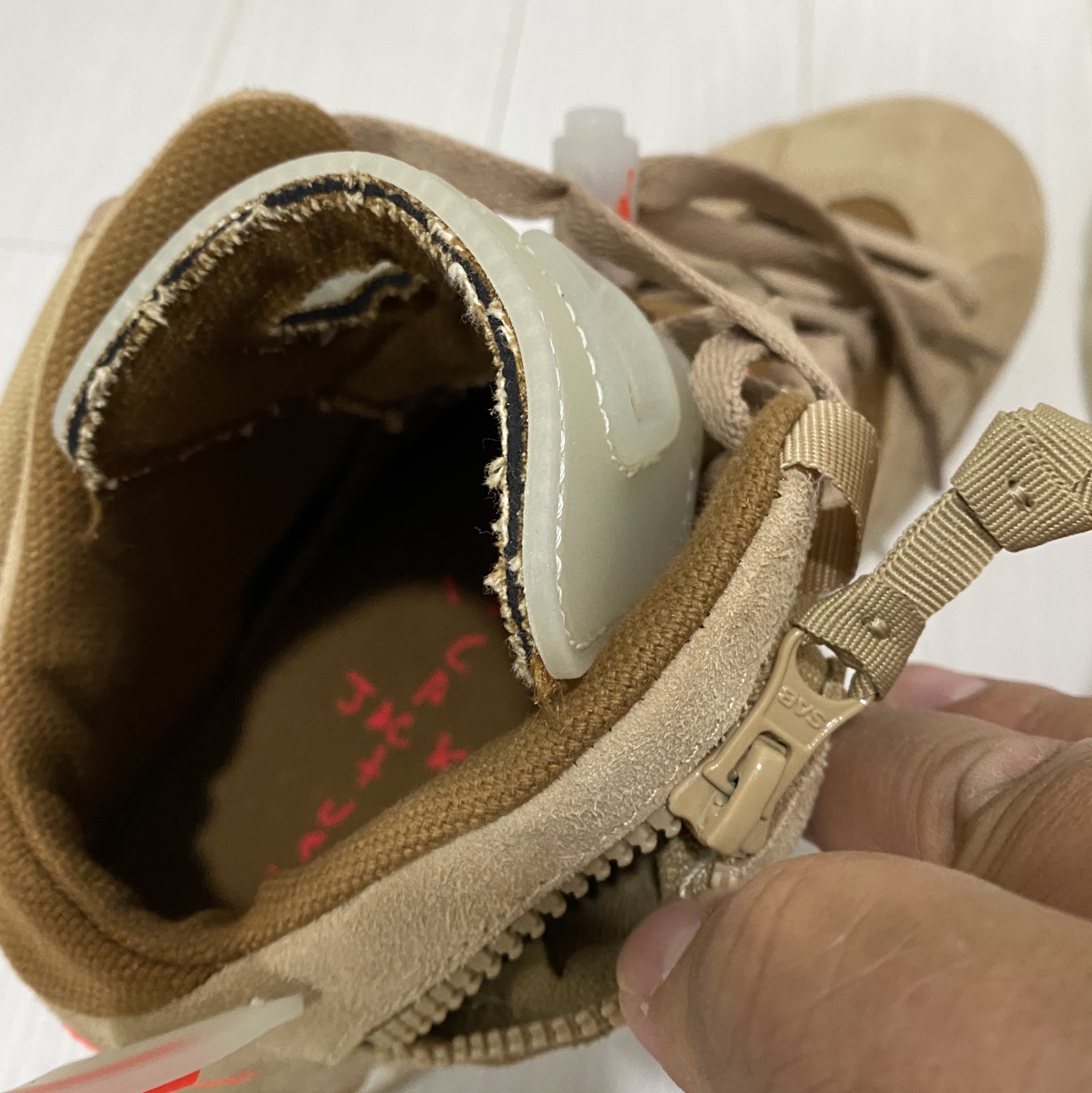 Jordan 6 x Travis Scott Retro SP British Khaki 착용 스타일 - 5