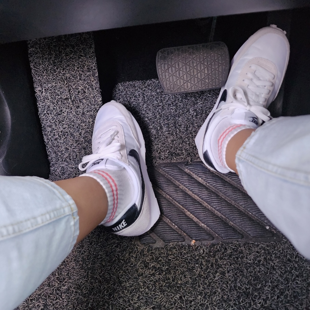 (W) Nike Daybreak Summit White Black 착용 스타일