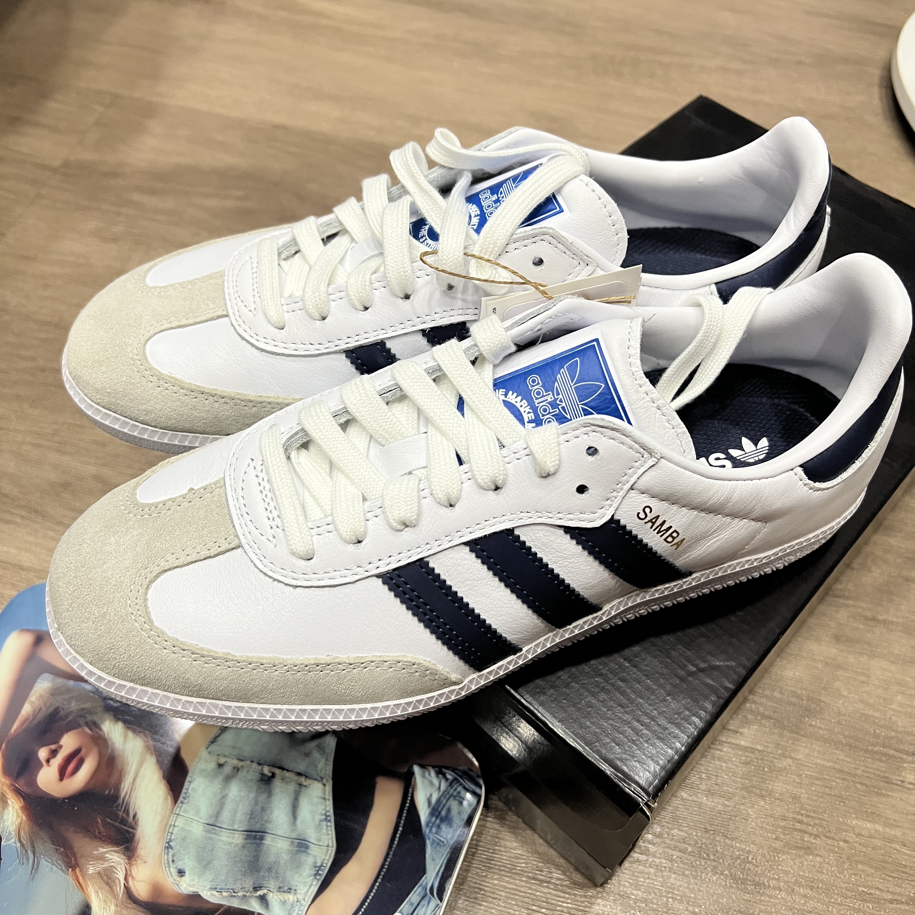 Adidas Velosamba Vegan Cycling Cloud White Team Navy Blue 착용 스타일