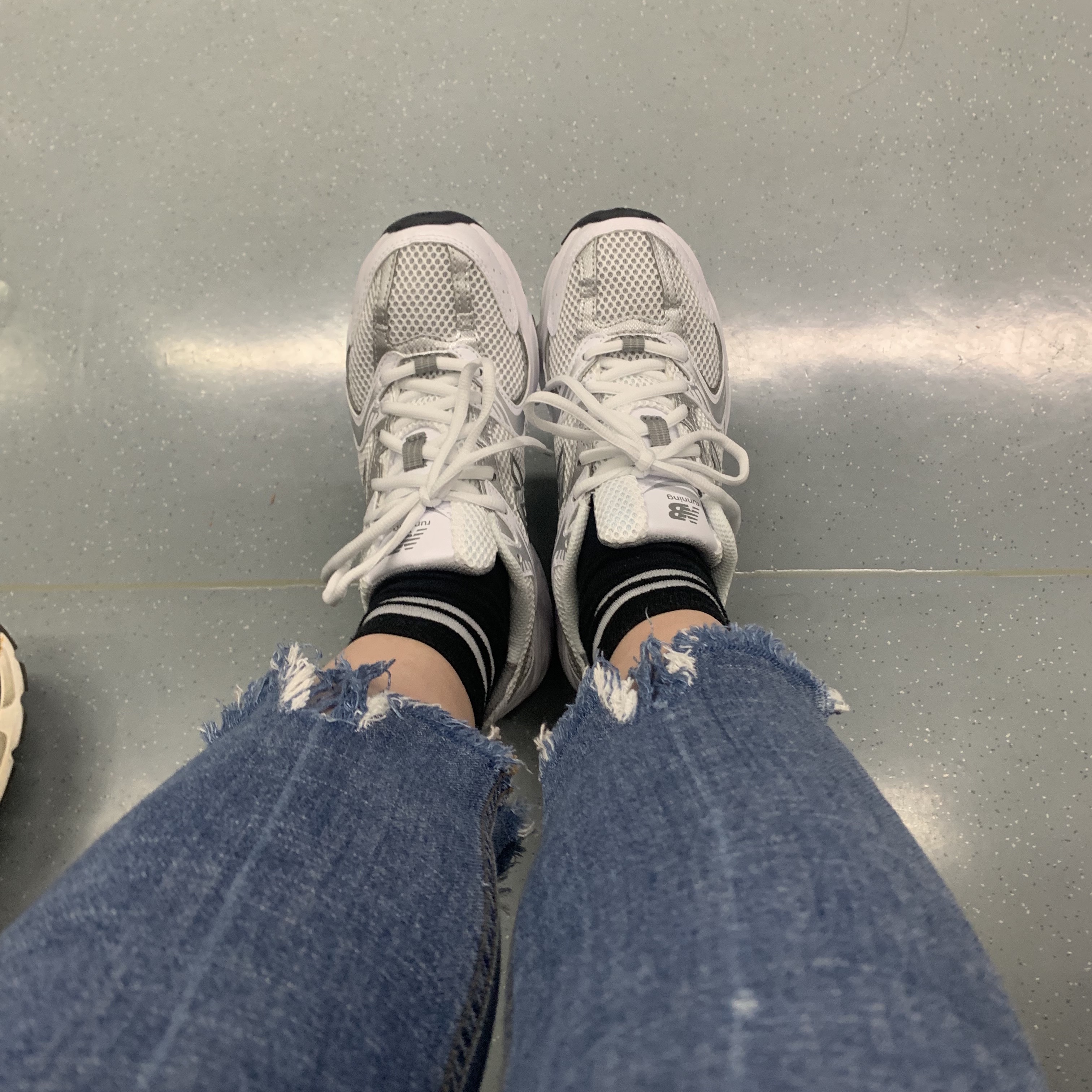 New Balance 530 White Silver 착용 스타일
