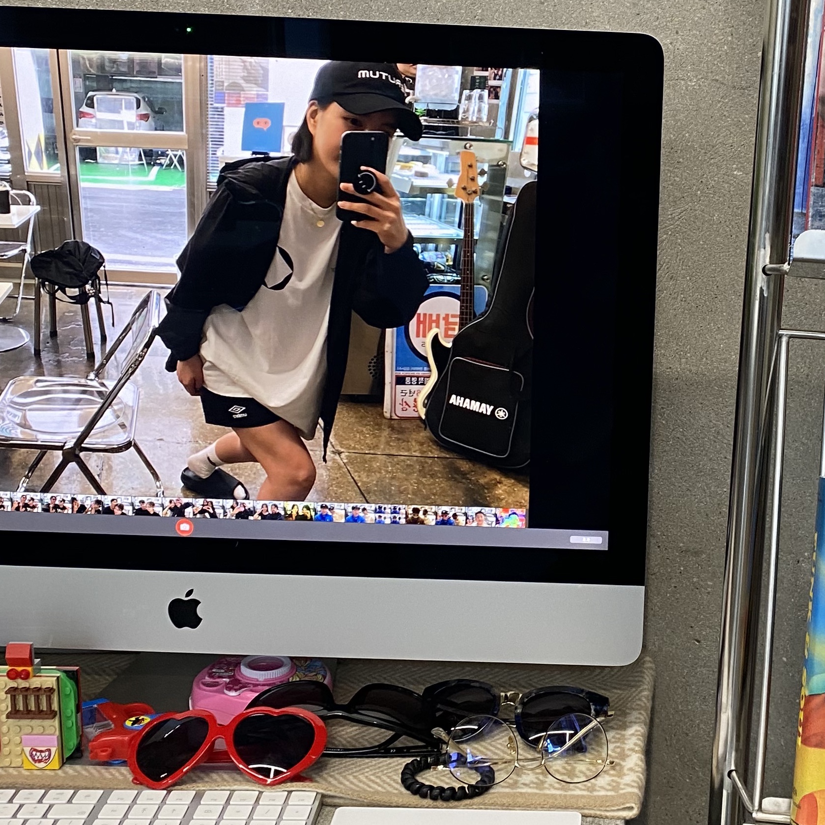 Arc'teryx Squamish Hoody Black, Adidas Yeezy Slide Onyx 착용 스타일