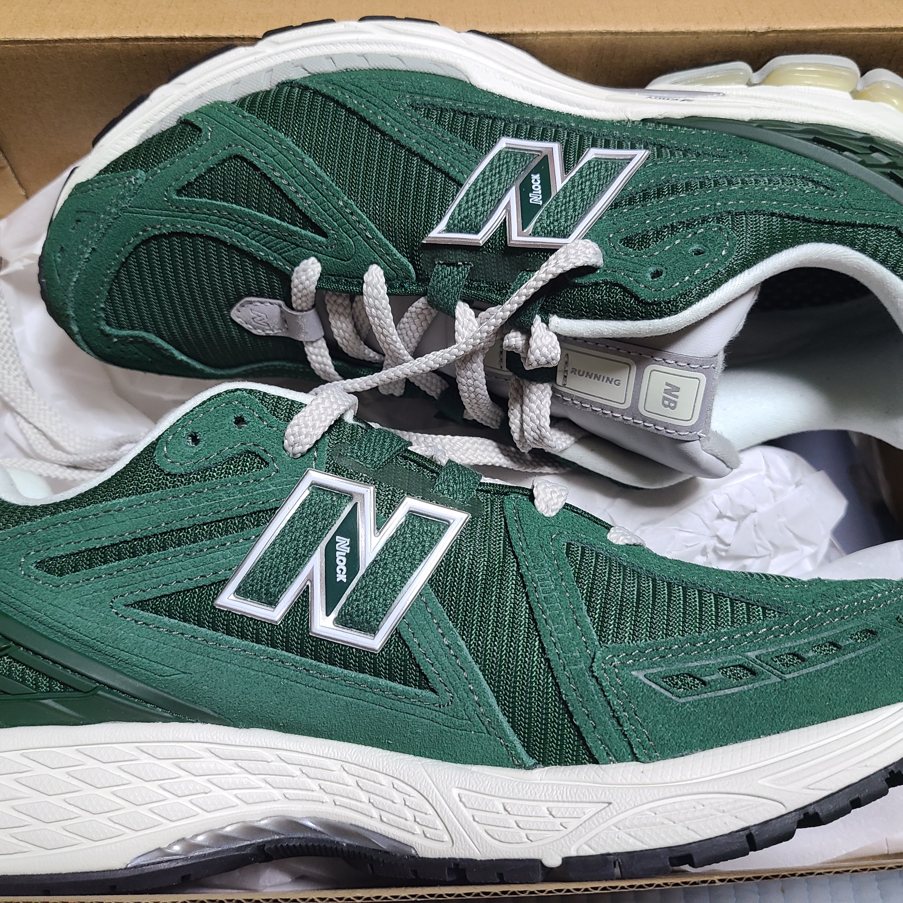 New Balance 1906R Nightwatch Green 착용 스타일