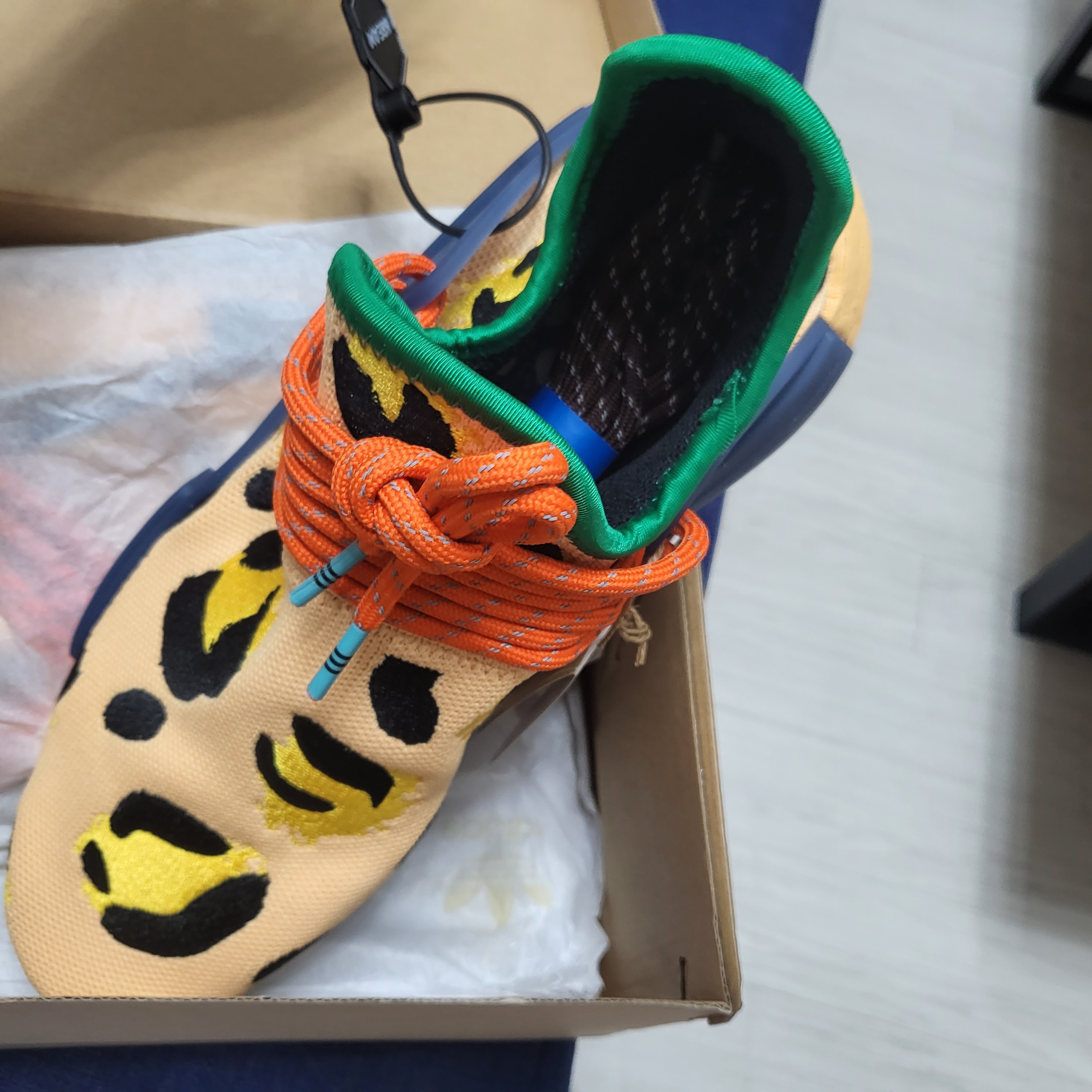 Adidas x Pharrell Williams Hu NMD Animal Print Pulse Amber Bold Gold 착용 스타일