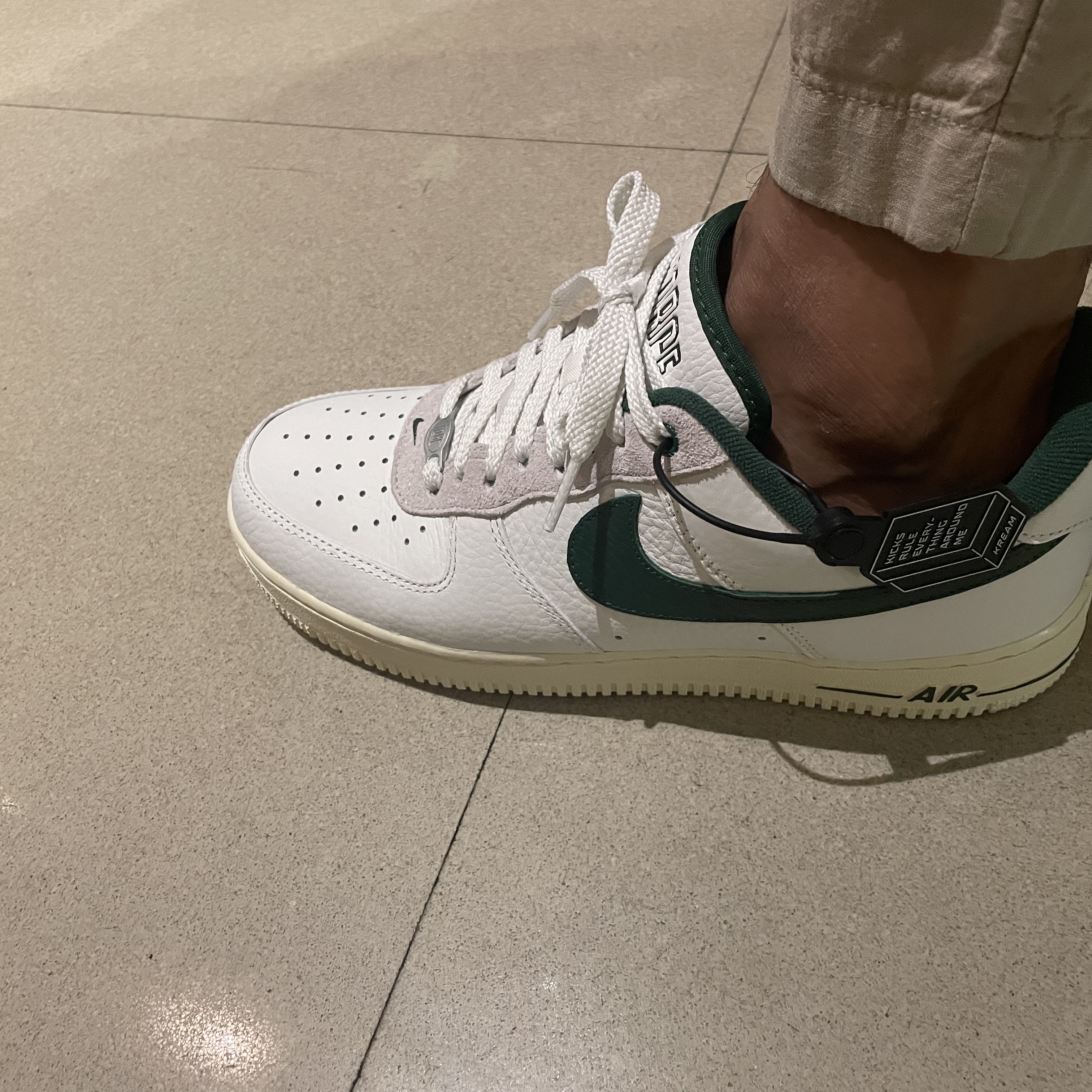 (W) Nike Air Force 1 '07 LX Summit White Gorge Green 착용 스타일 - 3