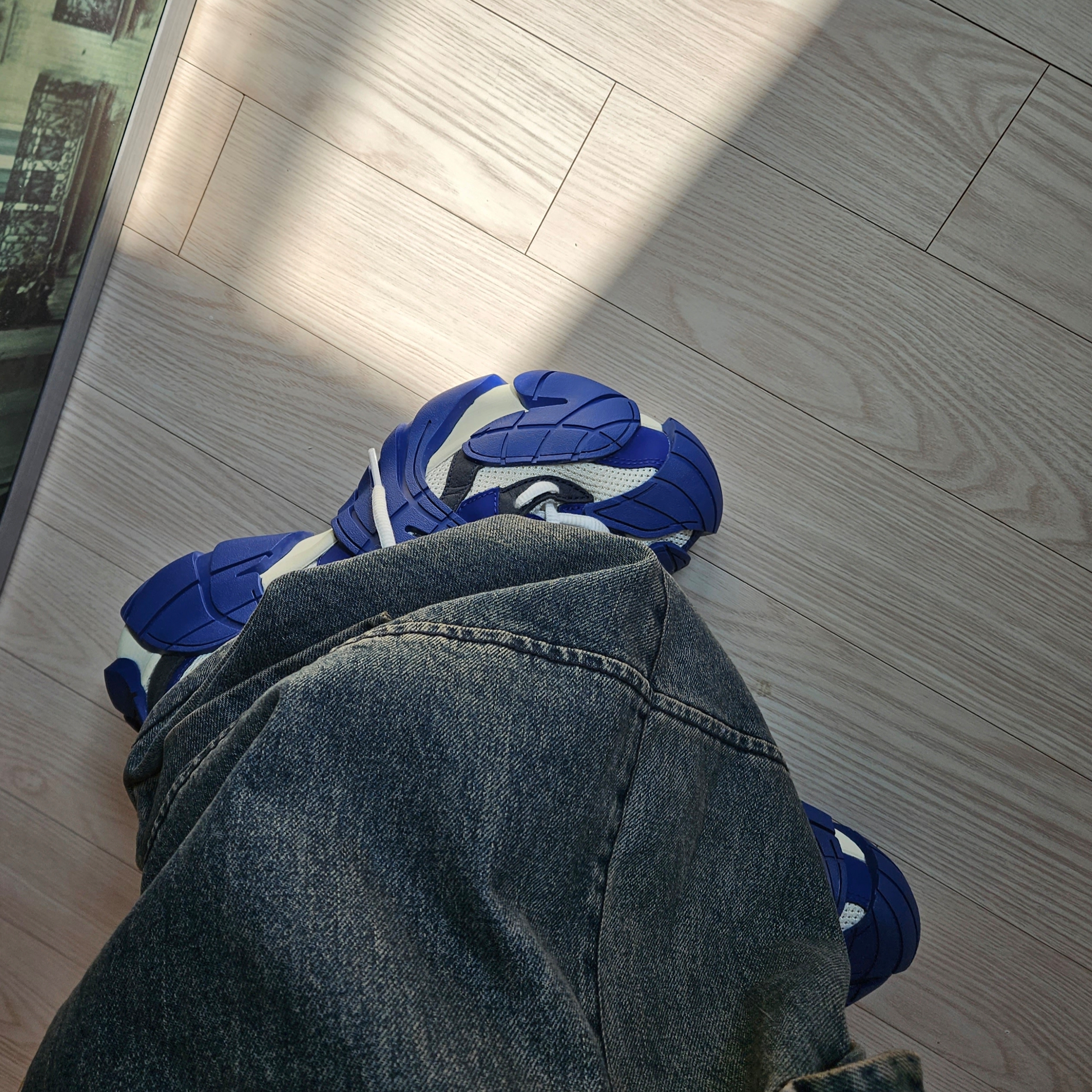 [KREAM 단독] Ourpas 030 Wide Cargo Denim Blue, Camper Tormenta Dark Blue White 착용 스타일 - 2