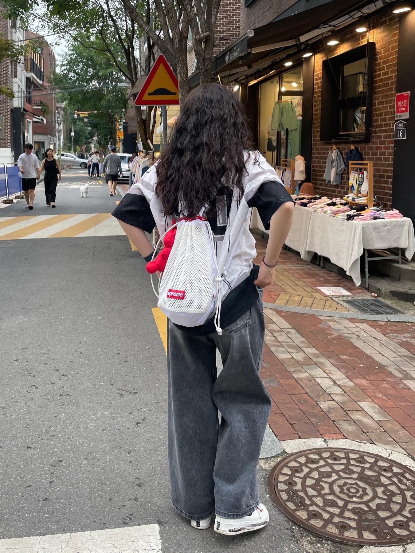 Supreme Mesh Small Backpack White - 23SS, Nike x Peaceminusone Air Force 1 Low Para-Noise 2.0 착용 스타일 - 2