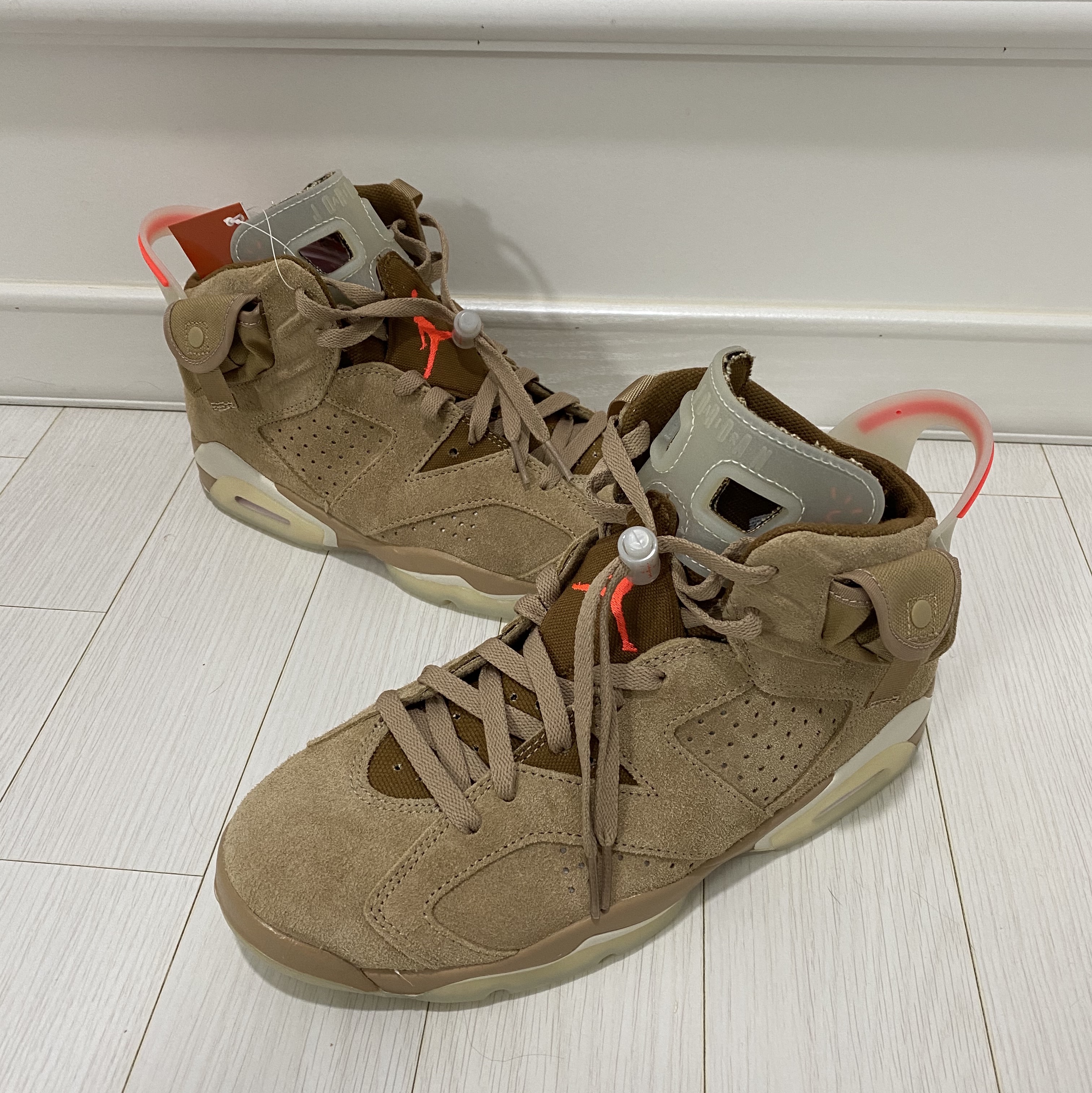 Jordan 6 x Travis Scott Retro SP British Khaki 착용 스타일 - 2