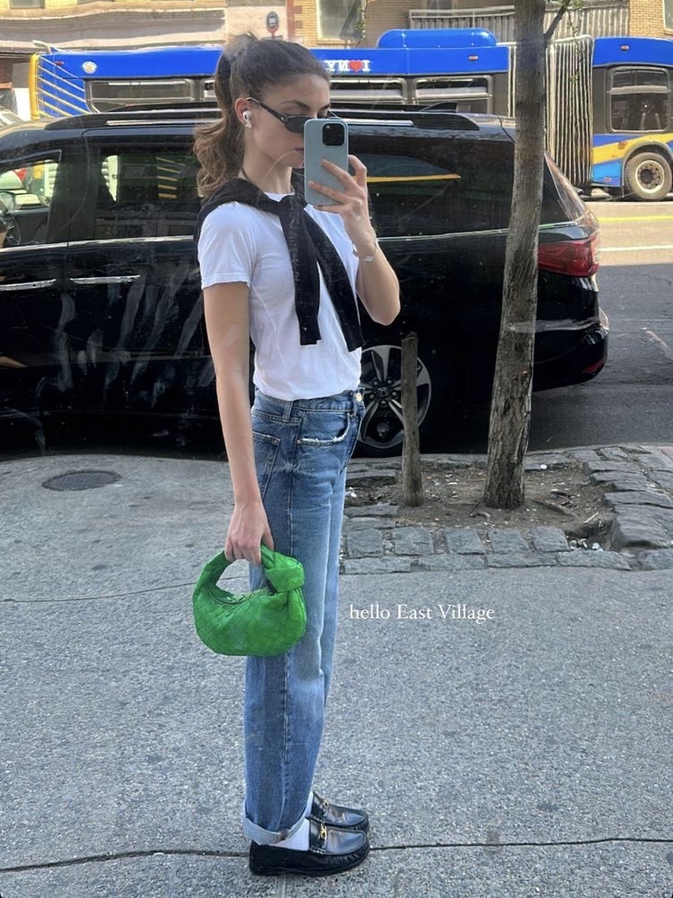 Bottega Veneta Candy Leather Jodie Parakeet, (W) Celine Margaret Loafers With Triomphe Chain In Polished Bull Black 착용 스타일