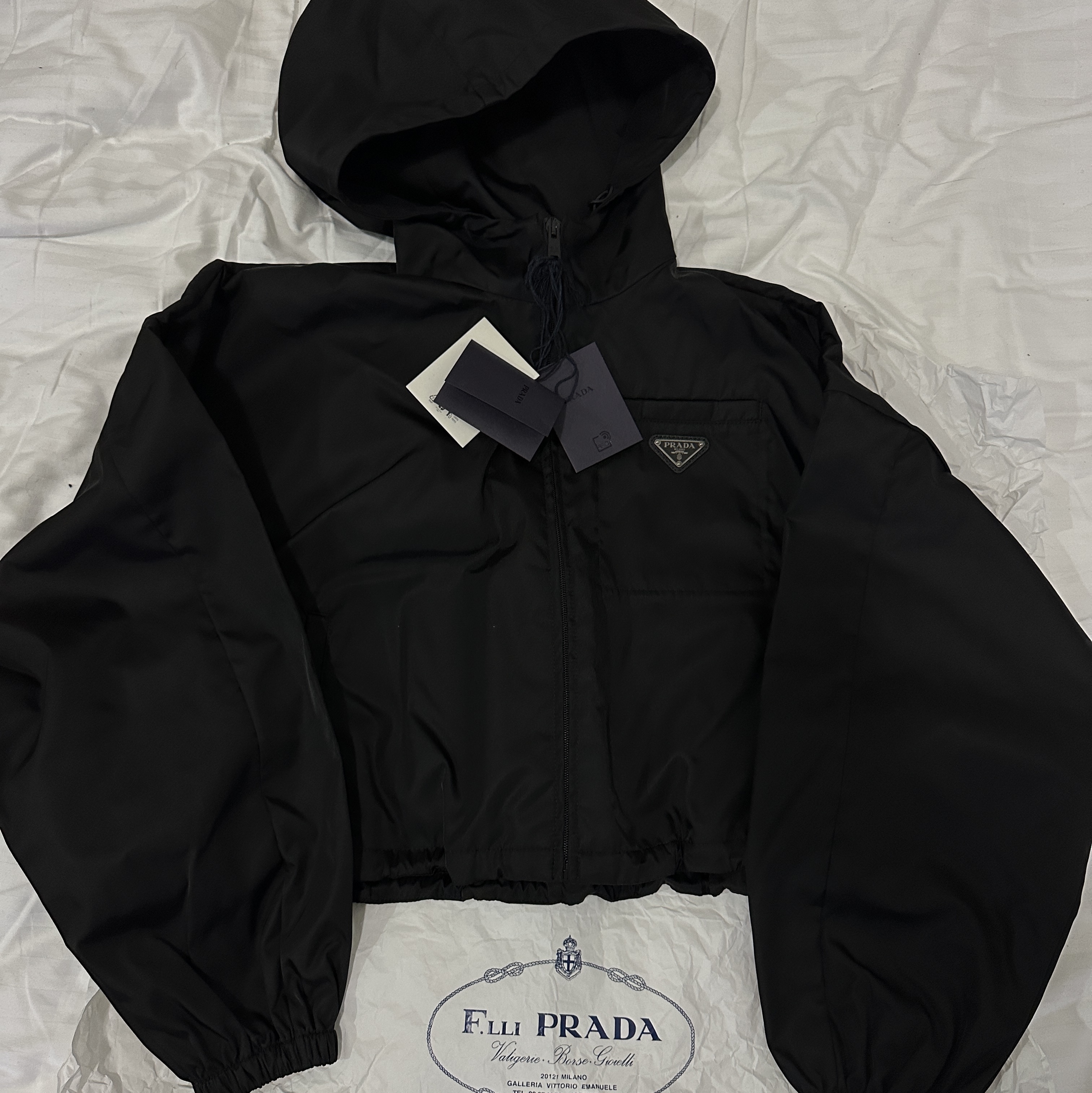 (W) Prada Re-Nylon Cropped Jacket Black 착용 스타일