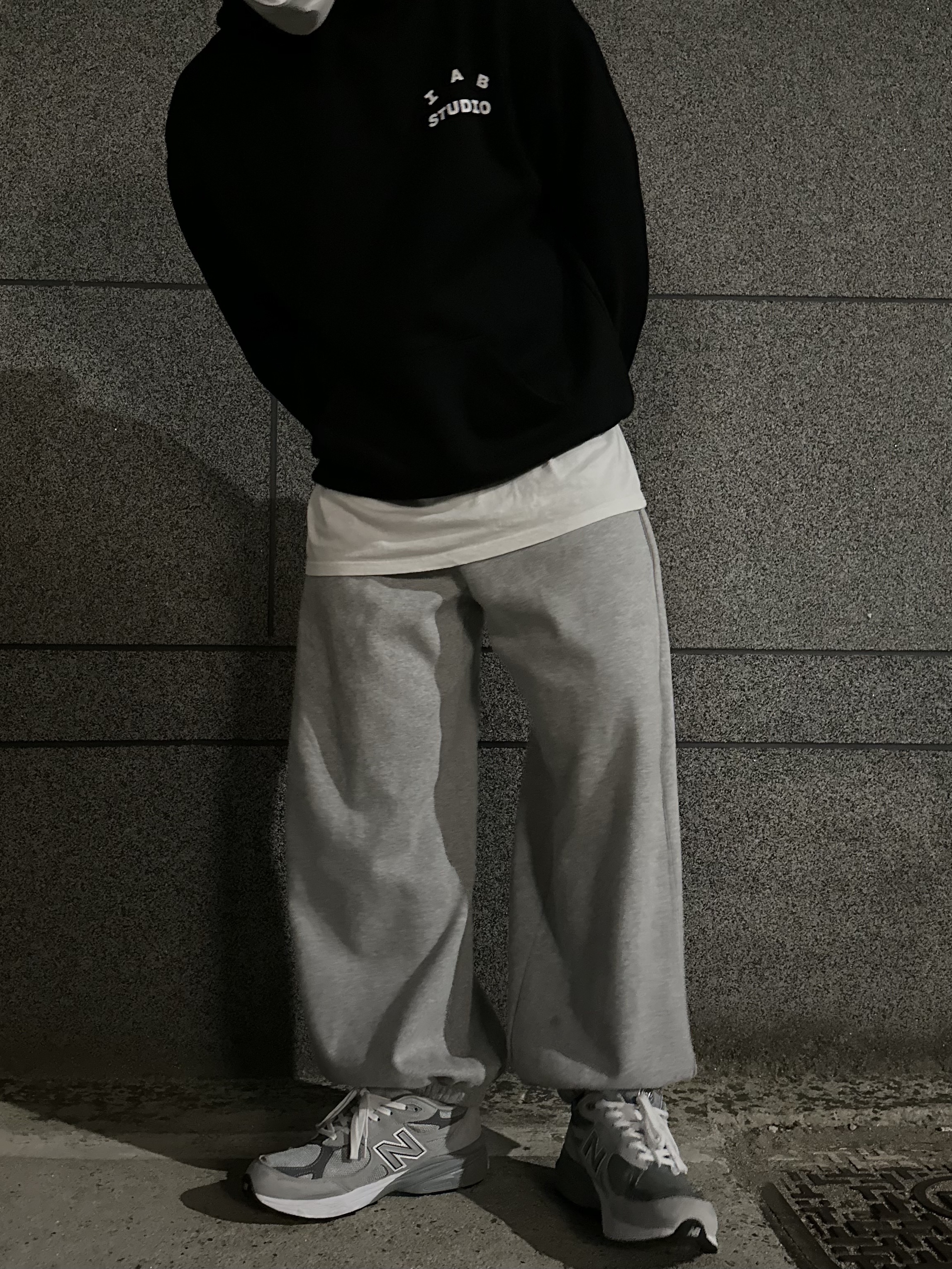 IAB Studio Hoodie Black White, New Balance 990v3 Made in USA Grey - D Standard 착용 스타일