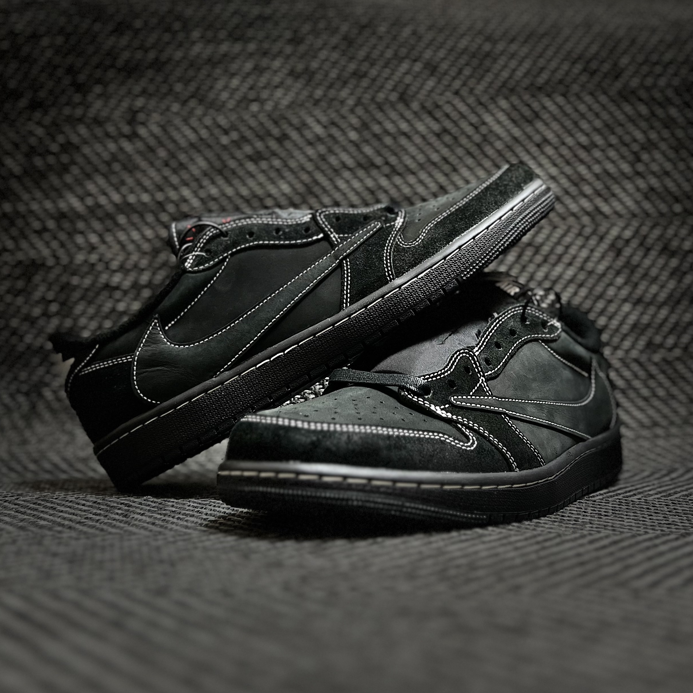 Jordan 1 x Travis Scott Retro Low OG SP Black Phantom 착용 스타일 - 4