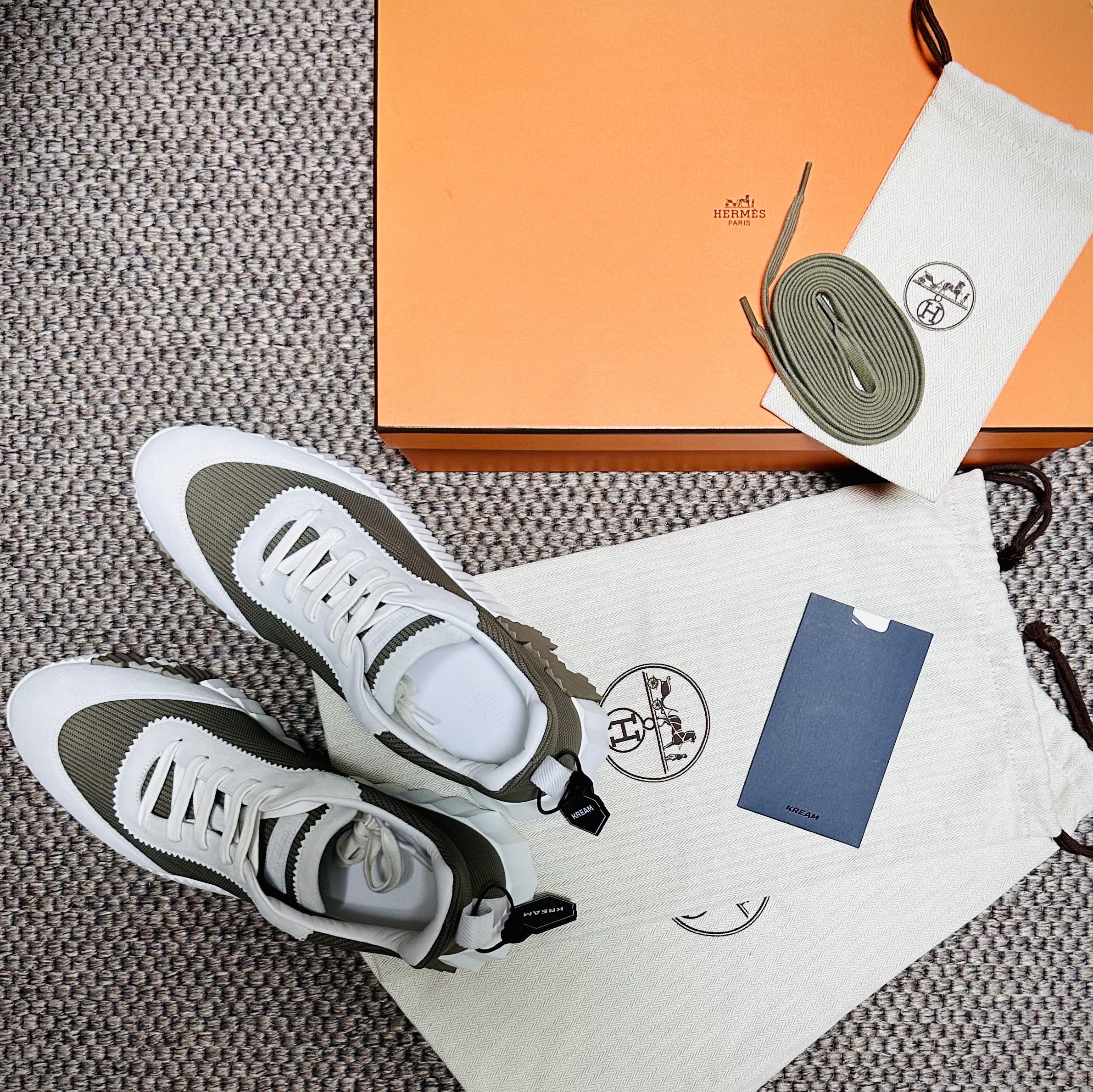Hermes Bouncing Sneakers Mesh Suede Goatskin & Beige Blanc 착용 스타일