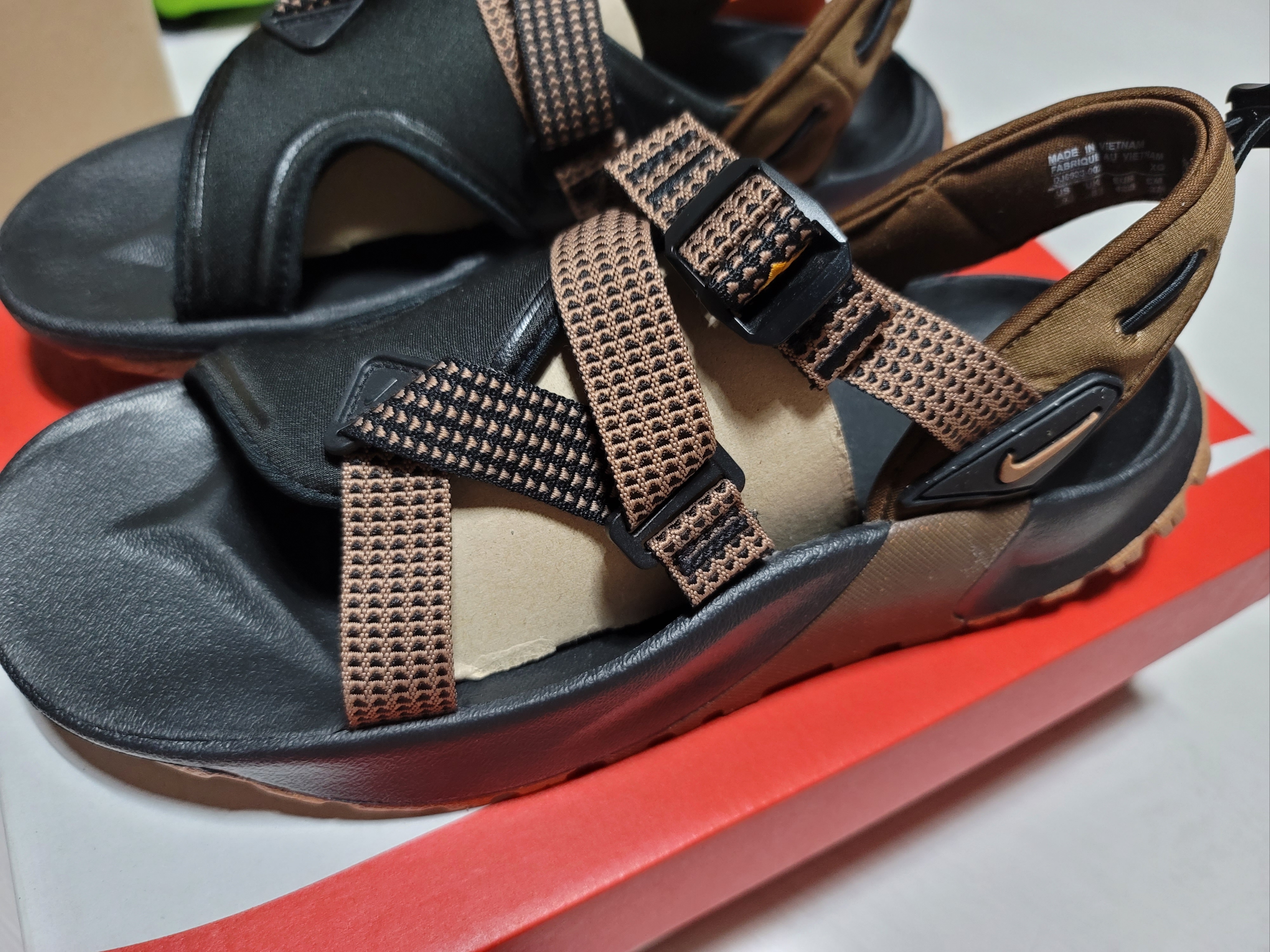 Nike Oneonta Sandal Black Cacao Wow 착용 스타일