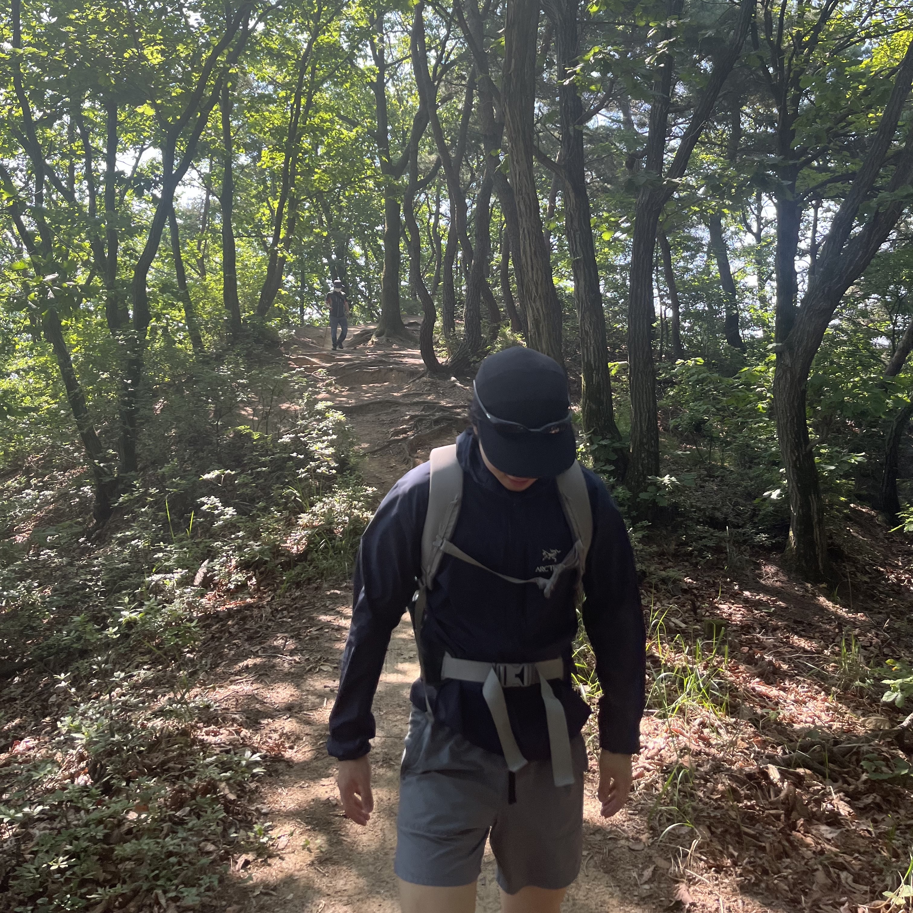 Arc'teryx Squamish Hoody Black Sapphire 착용 스타일