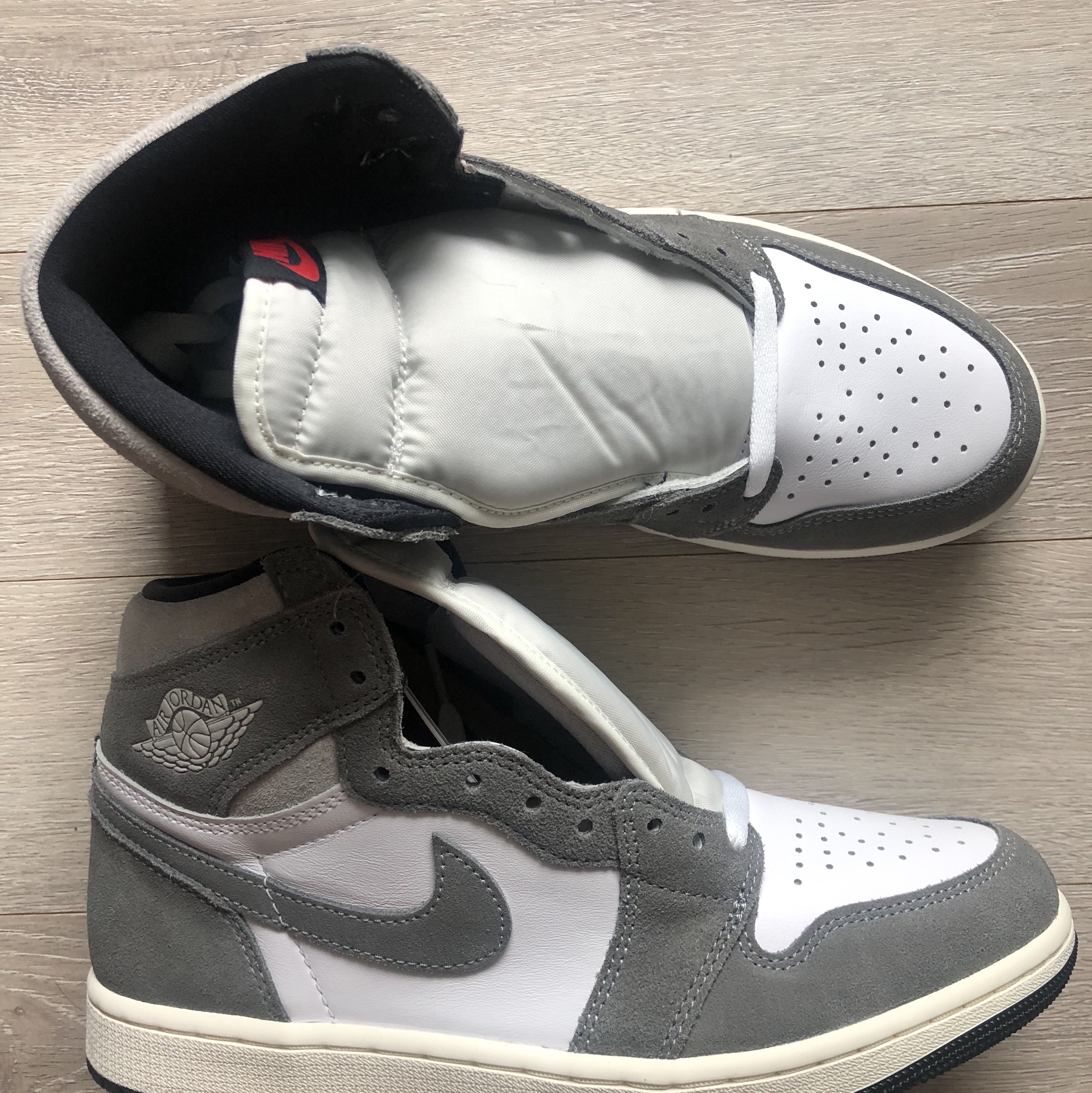 Jordan 1 Retro High OG Black and Smoke Grey 착용 스타일