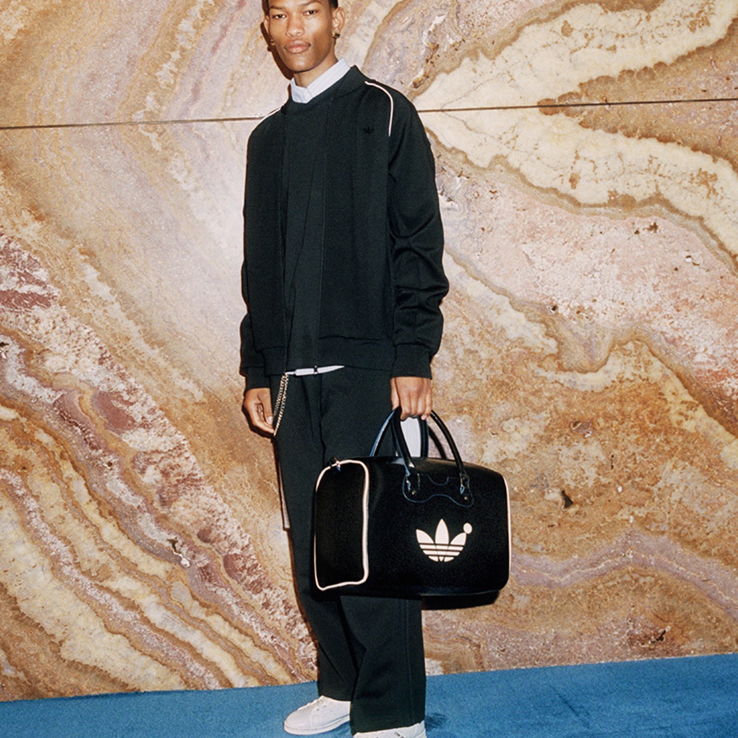 Adidas Blue Version Duffle Bag Black 착용 스타일