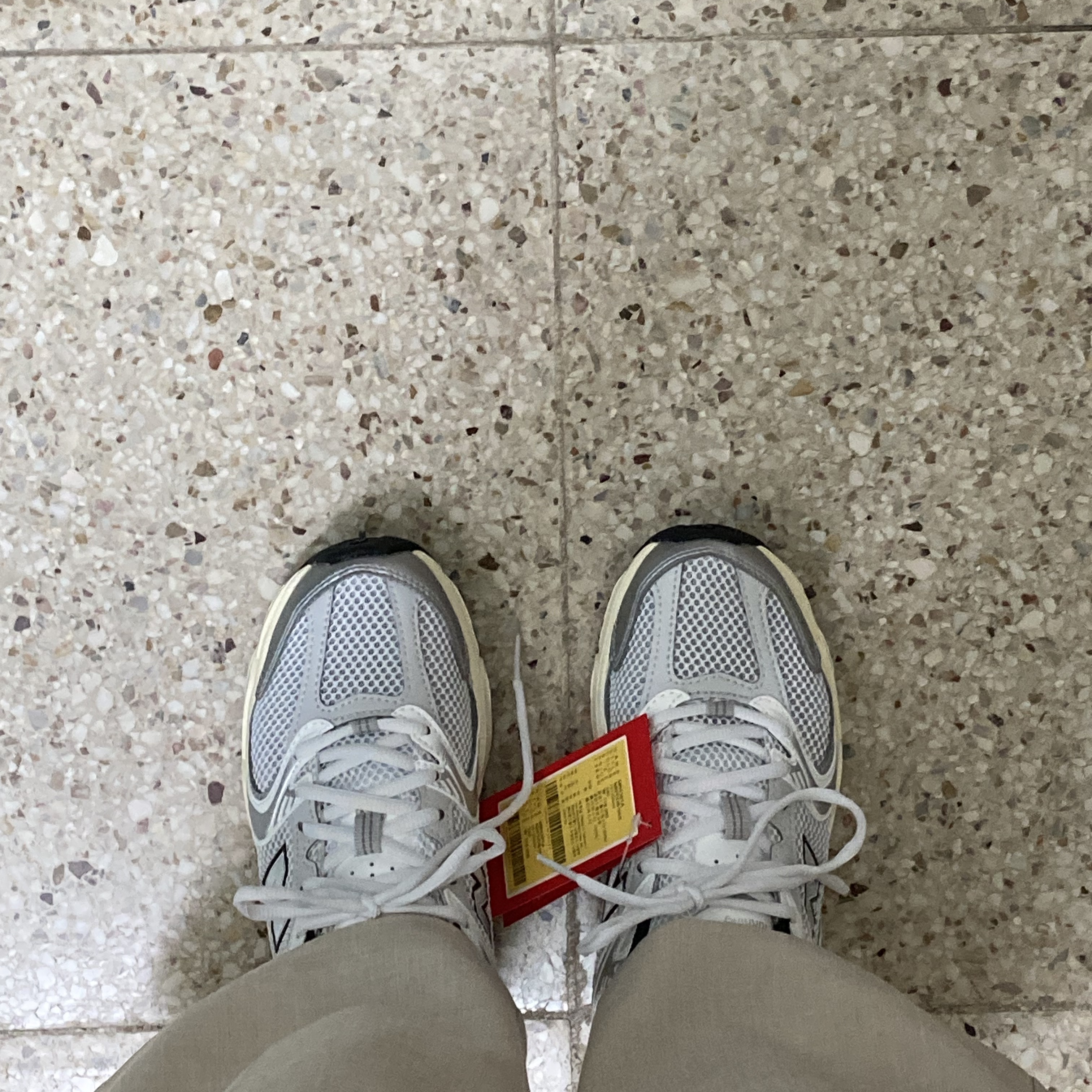 New Balance 530 Silver Cream 착용 스타일 - 2