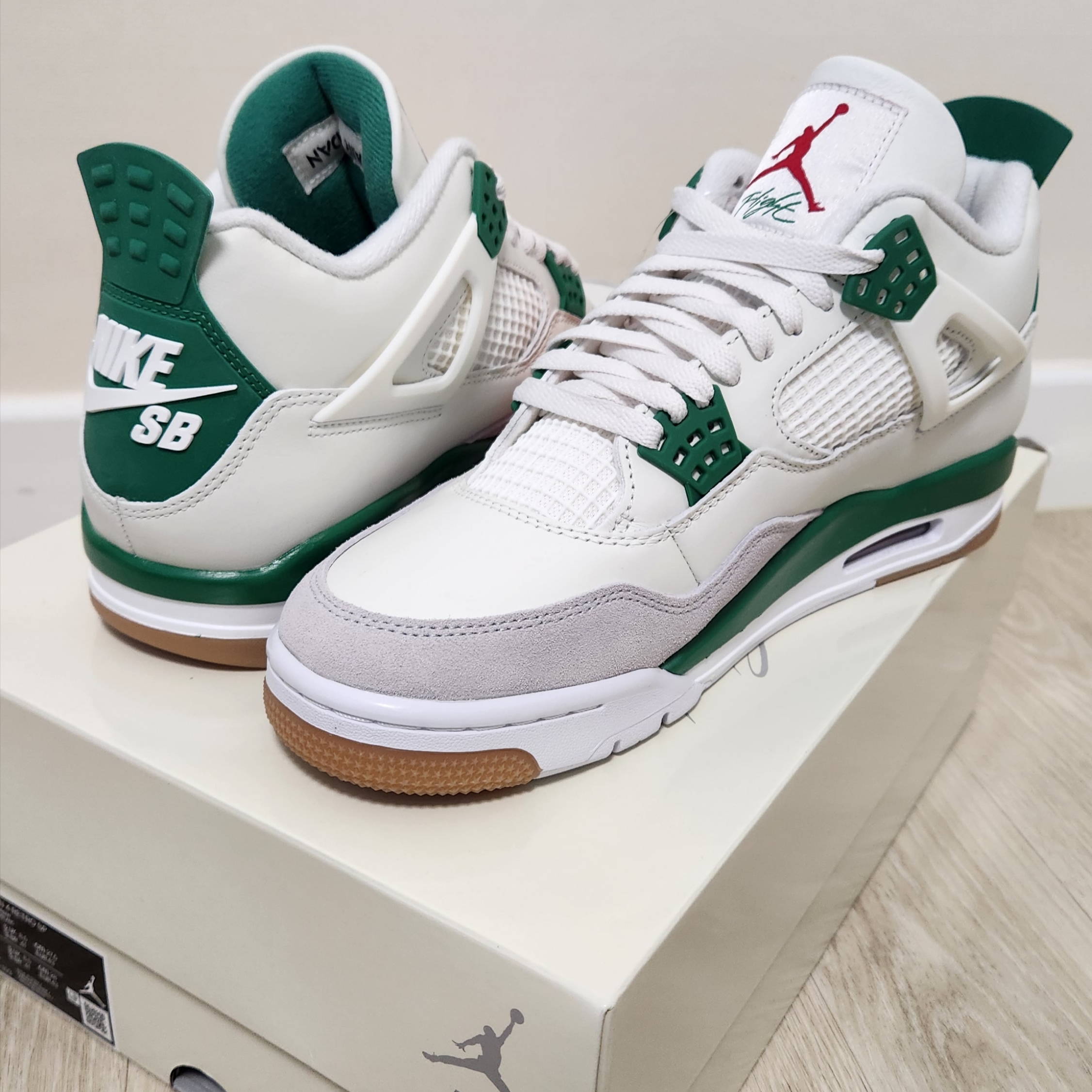 Jordan 4 x Nike SB Retro SP Pine Green 착용 스타일