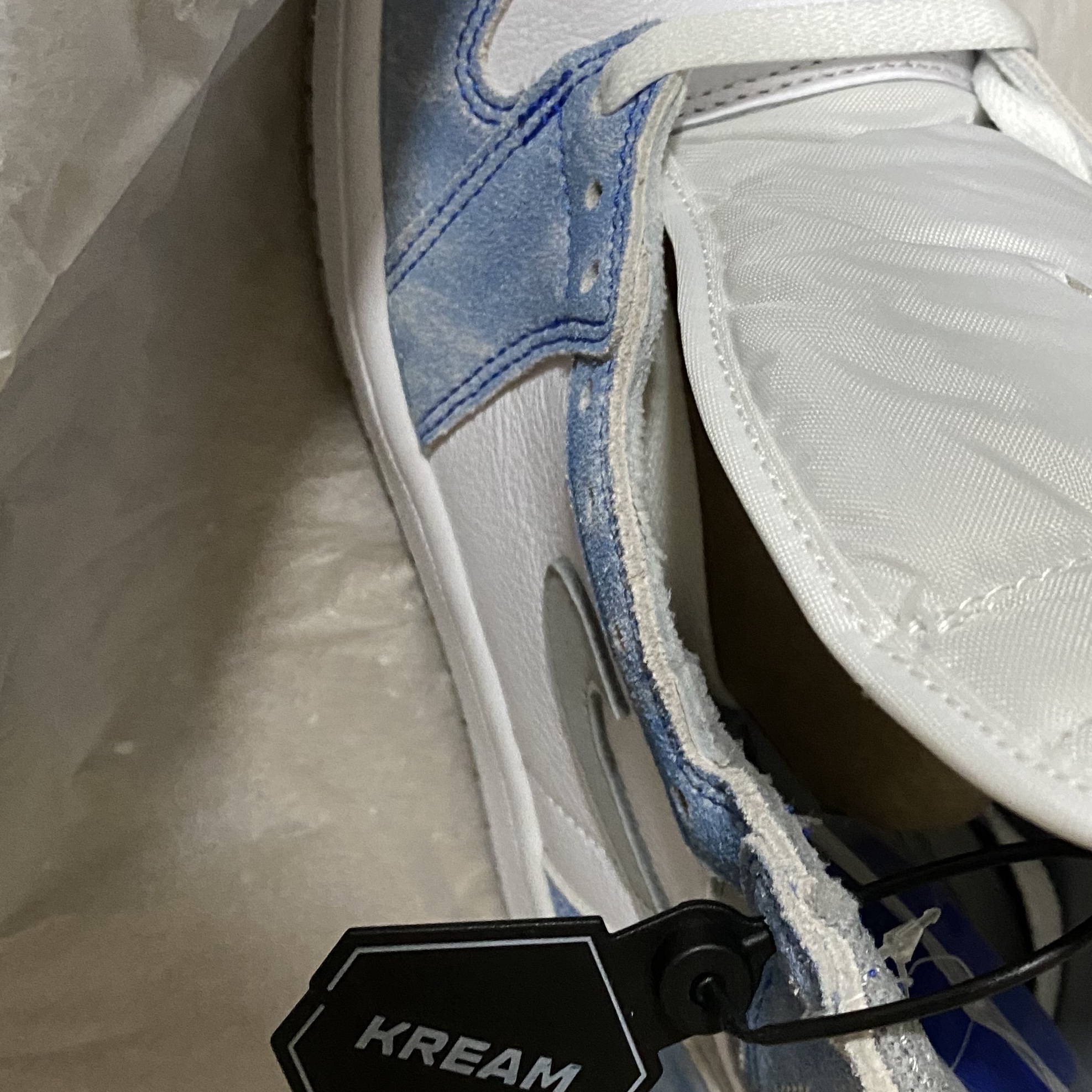 Jordan 1 Retro High OG Hyper Royal 착용 스타일