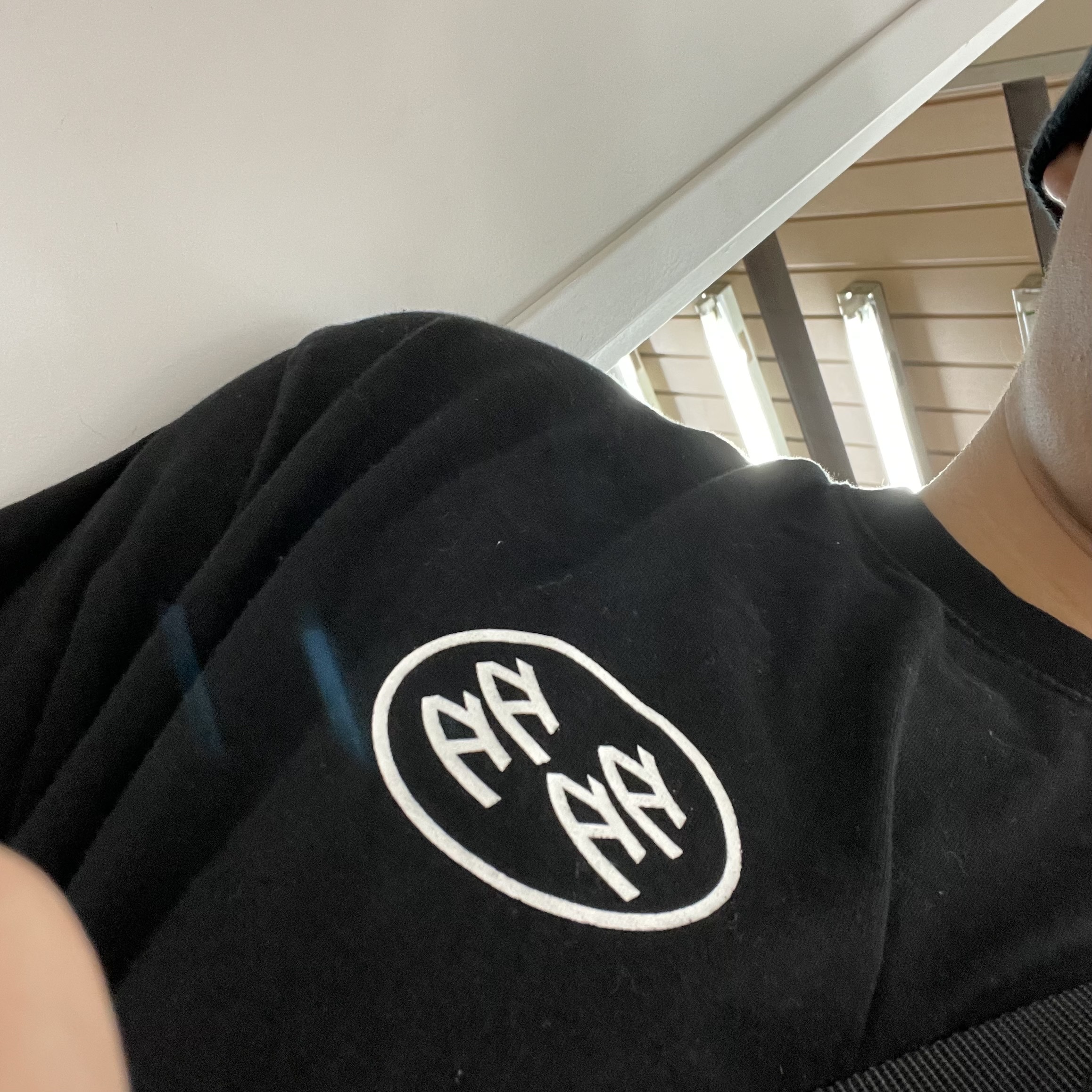 Dada Glow Logo T-Shirt Black 착용 스타일