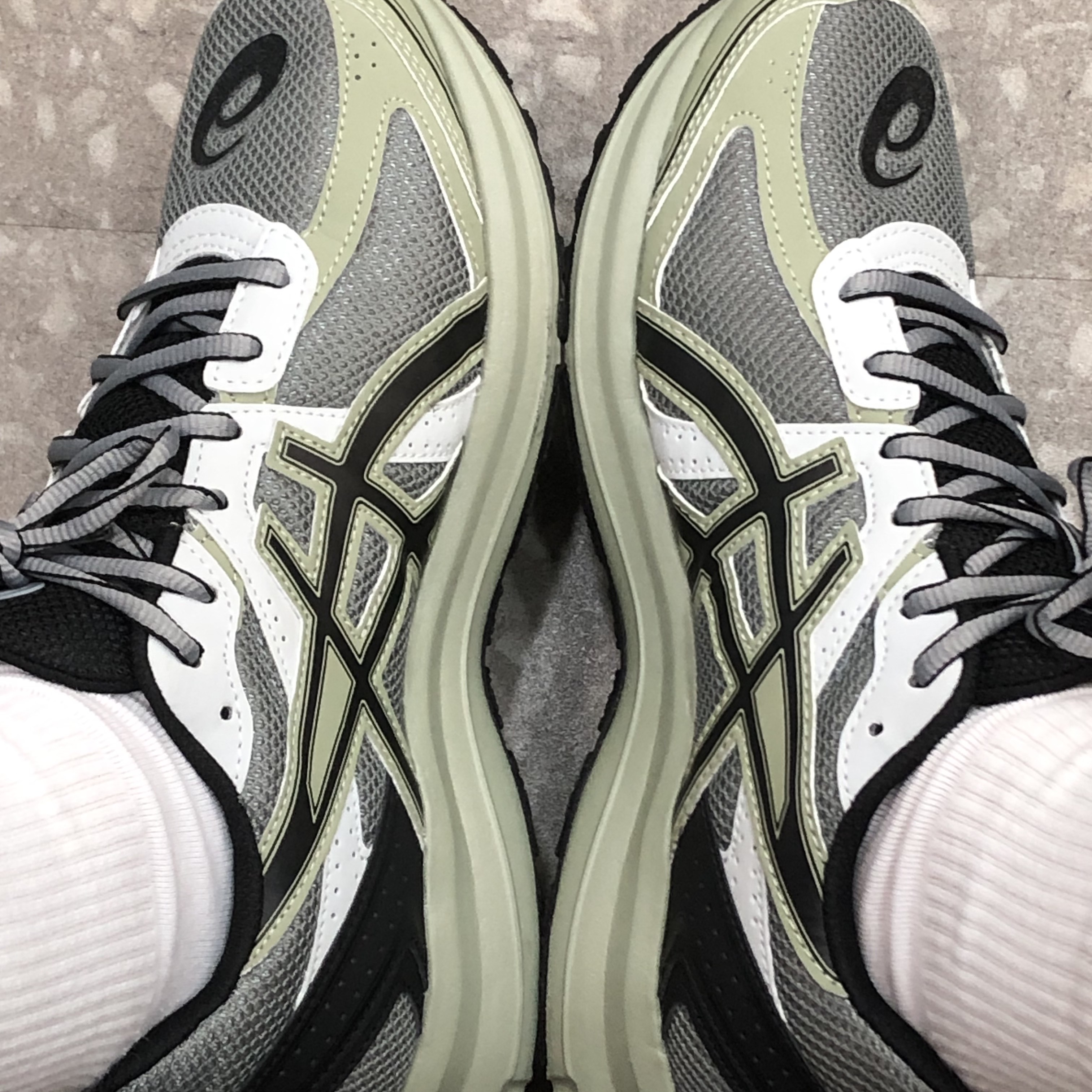 Asics Jog 100 S Sheet Rock - 2E Wide 착용 스타일