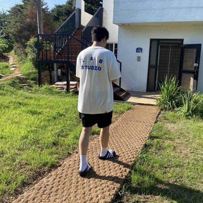 Adidas Adilette Clog Black White, IAB Studio 10th Anniversary T-Shirt White 착용 스타일