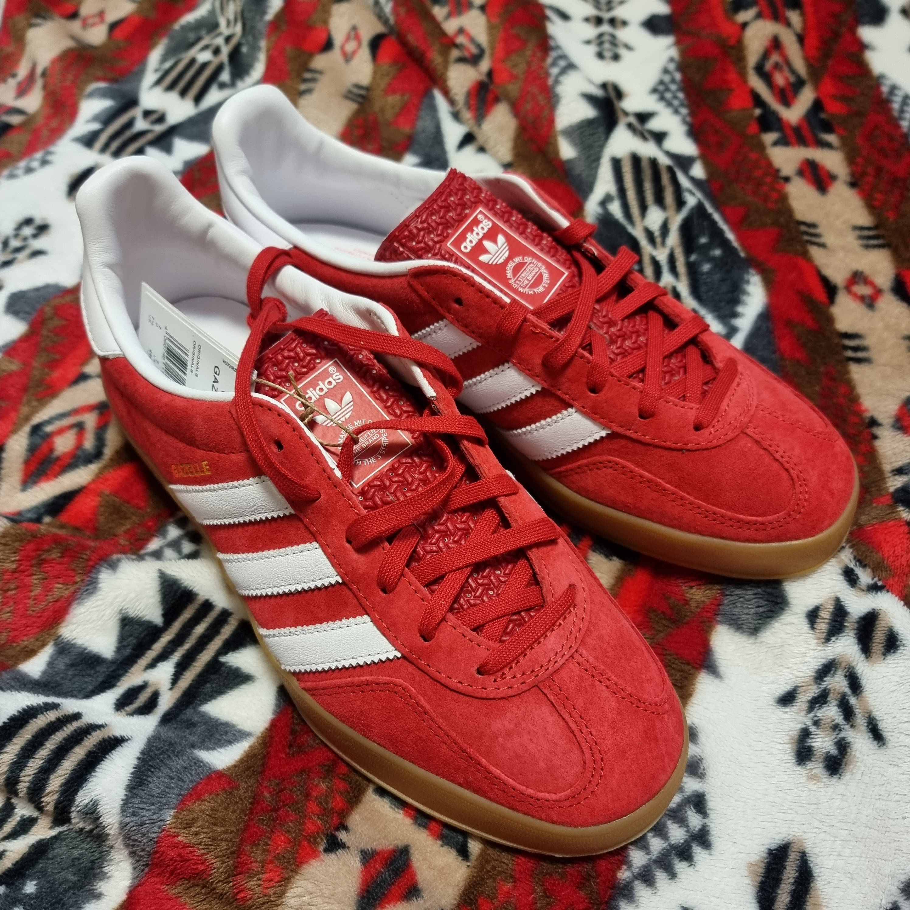Adidas Gazelle Indoor Scarlet 착용 스타일