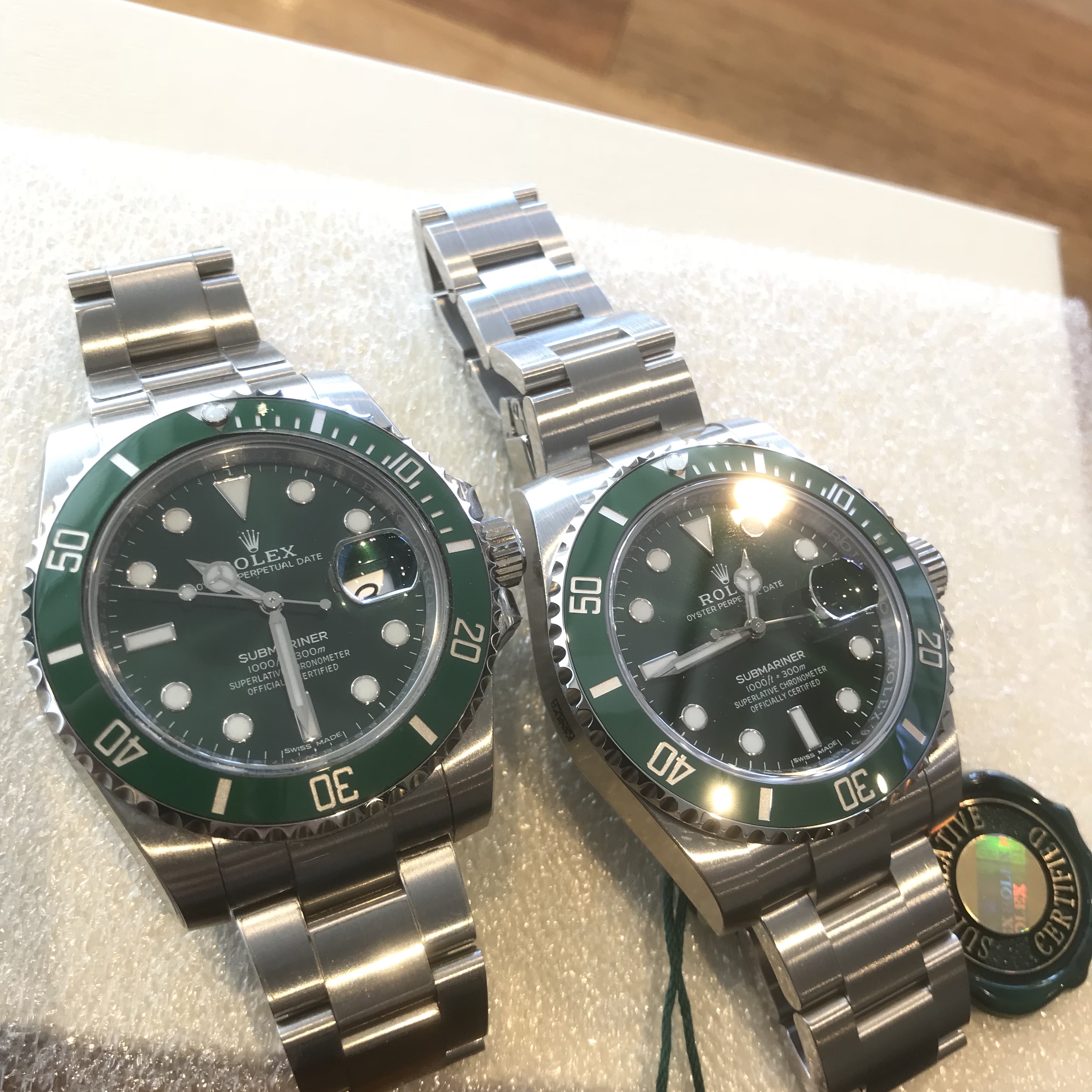 Rolex Submariner Date 40mm 116610LV Green Oyster 착용 스타일 - 3