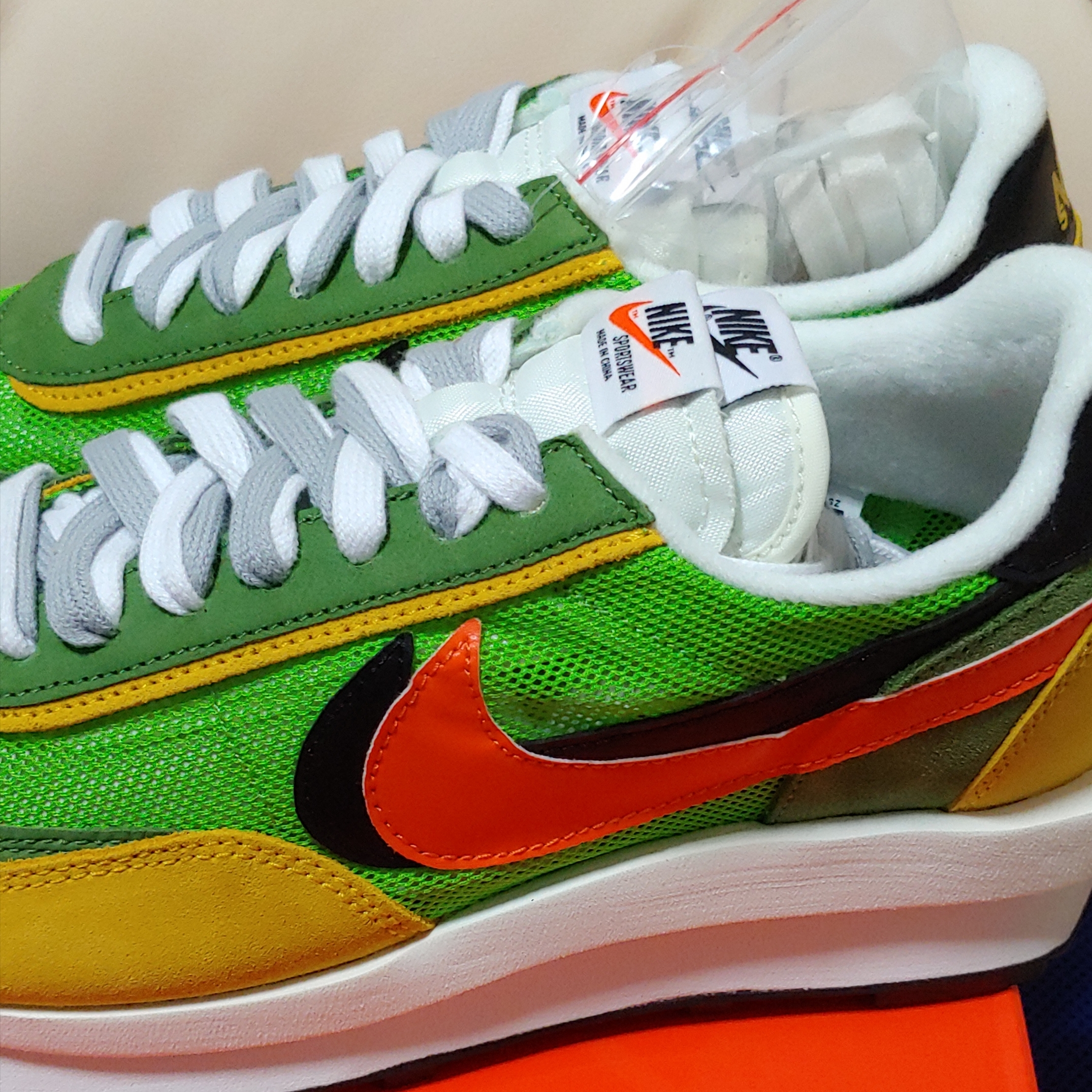 Nike x Sacai LDWaffle Green Multi 착용 스타일 - 1