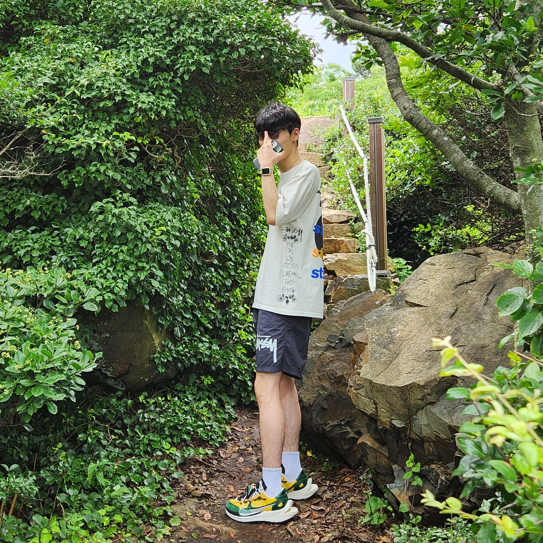 Stussy Test Strike Pigment Dyed T-Shirt Natural, Nike x Sacai VaporWaffle Tour Yellow & Gorge Green Sail 착용 스타일