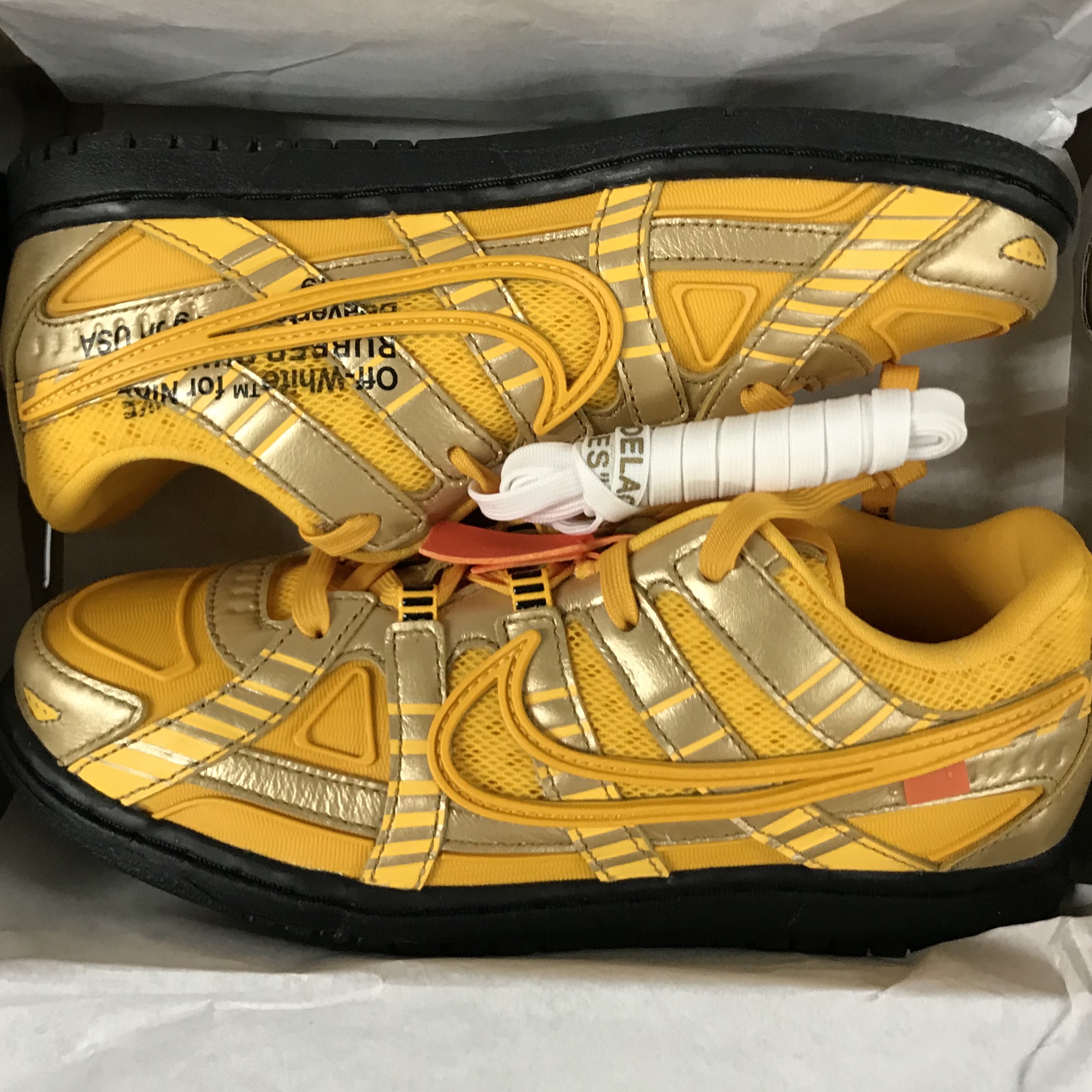 Nike x Off-White Air Rubber Dunk University Gold 착용 스타일