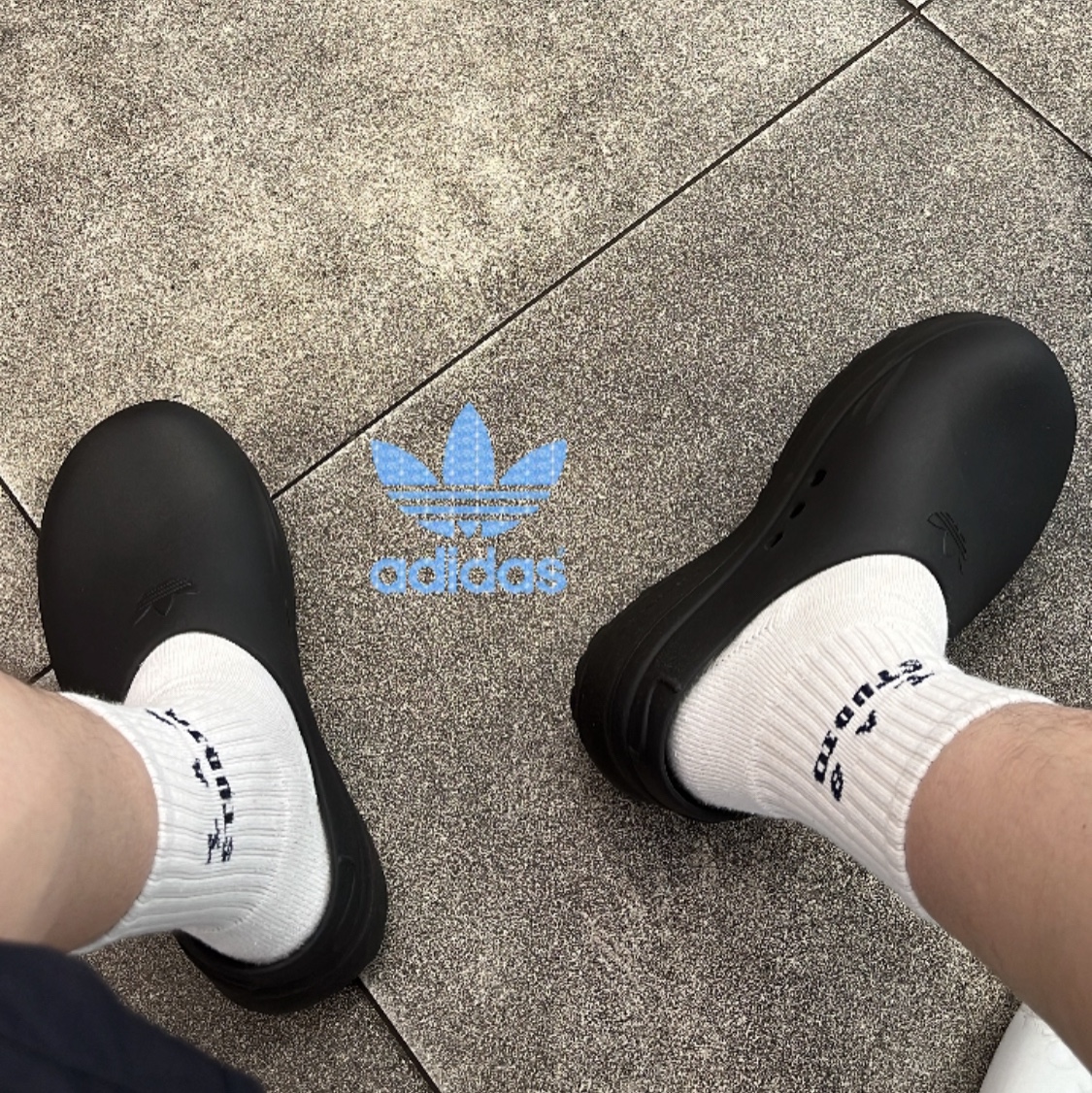 (W) Adidas Adifom Stan Smith Mule Core Black, IAB Studio Socks Pack Black Navy White 착용 스타일 - 1