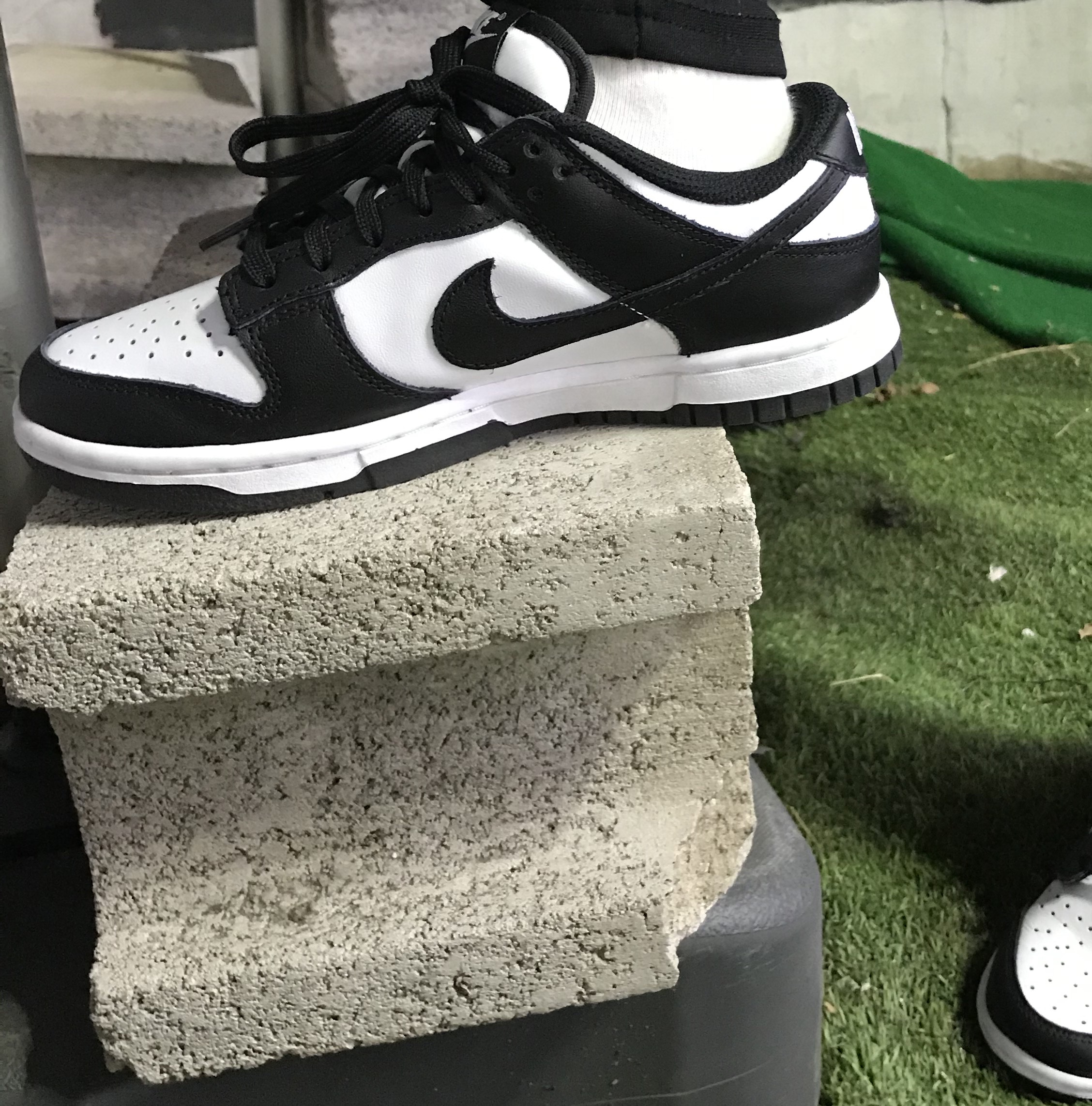 Nike Dunk Low Retro Black 착용 스타일