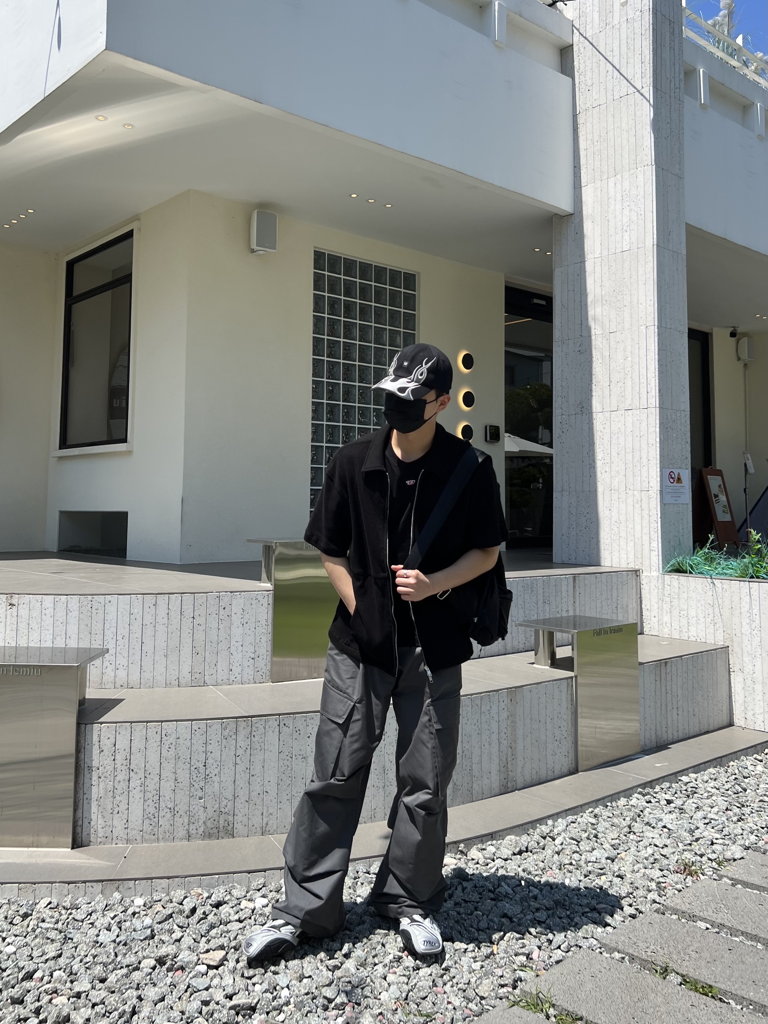 Yeezy Gap Engineered By Balenciaga Flame Cap Black, Balenciaga Tyrex Sneakers Black Grey 착용 스타일 - 3