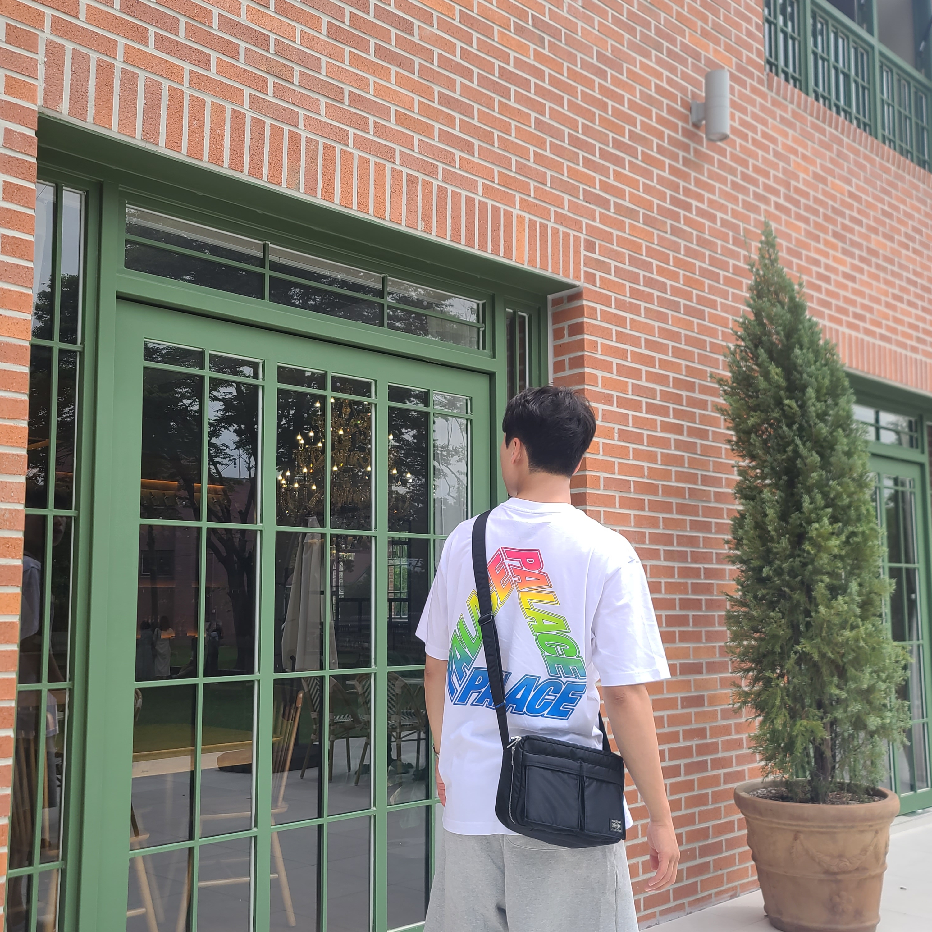 Palace Spectrum P3 T-Shirt White - 23SS 착용 스타일 - 3