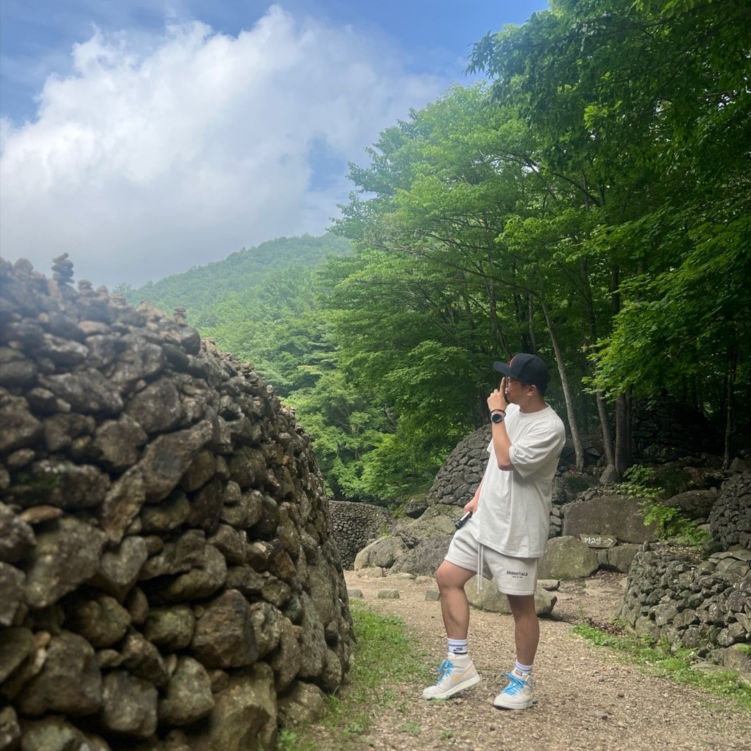 Essentials The Core Collection Sweatshorts Light Oatmeal, Essentials The Core Collection T-Shirt Light Oatmeal 착용 스타일 - 2