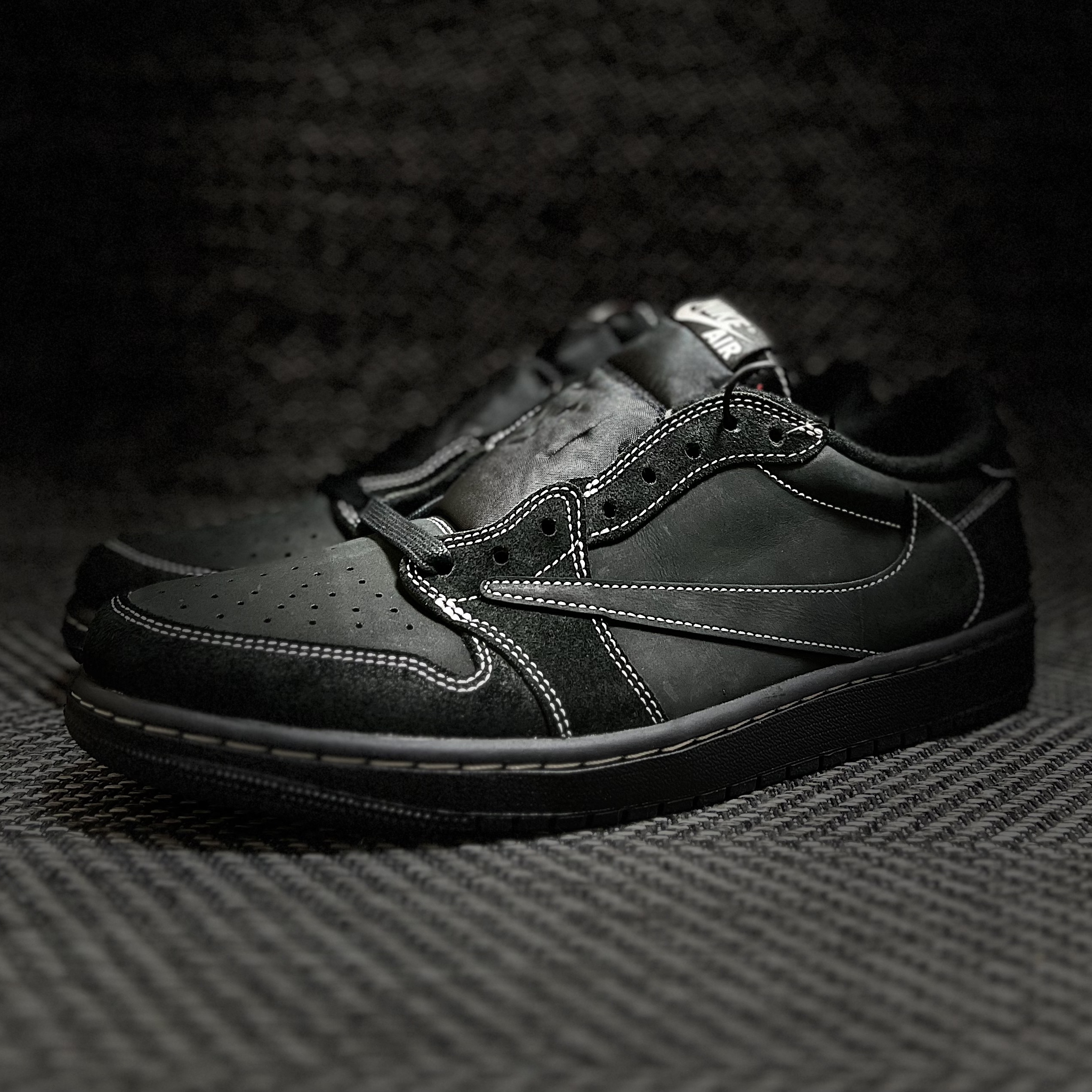 Jordan 1 x Travis Scott Retro Low OG SP Black Phantom 착용 스타일 - 5