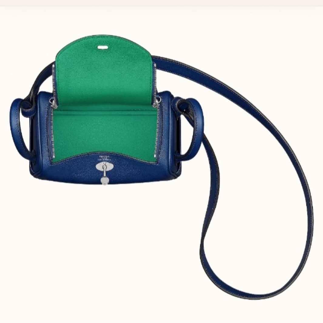 Hermes Lindy Mini Bag Verso Swift & Palladium Bleu Royal Menthe 착용 스타일