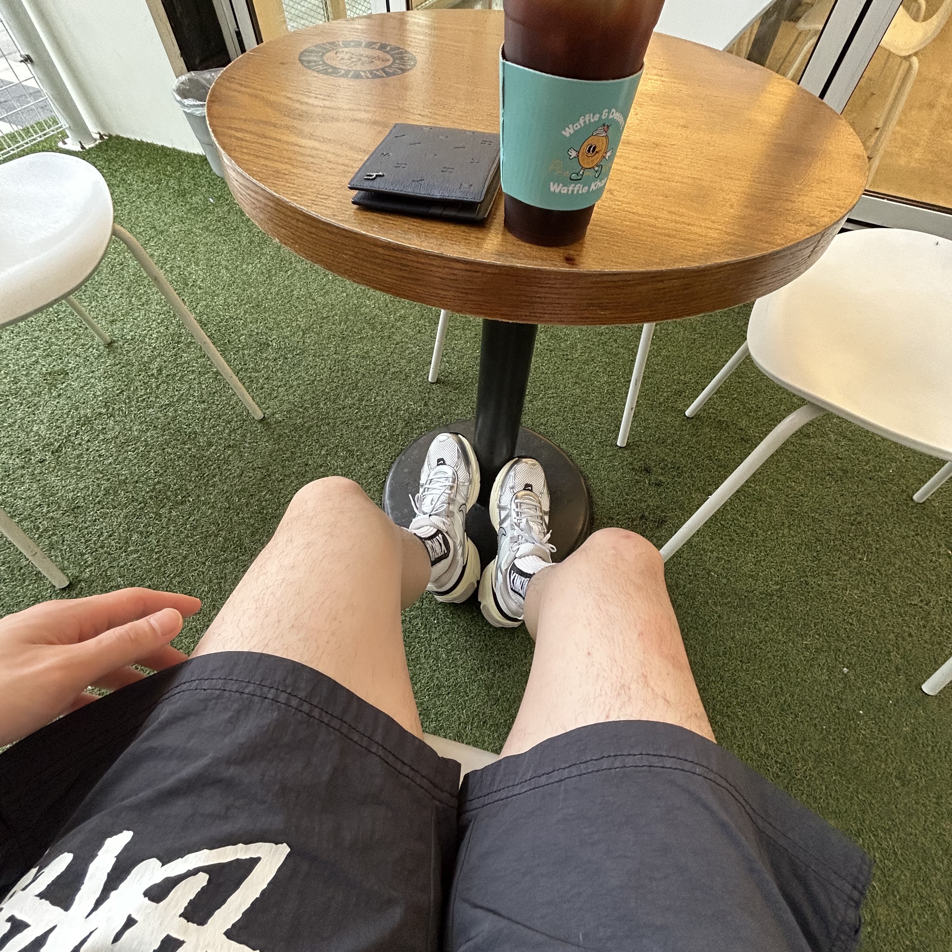 Nike V2K Run Summit White Metallic Silver, Nike x Stussy Water Shorts Off Noir 착용 스타일 - 1