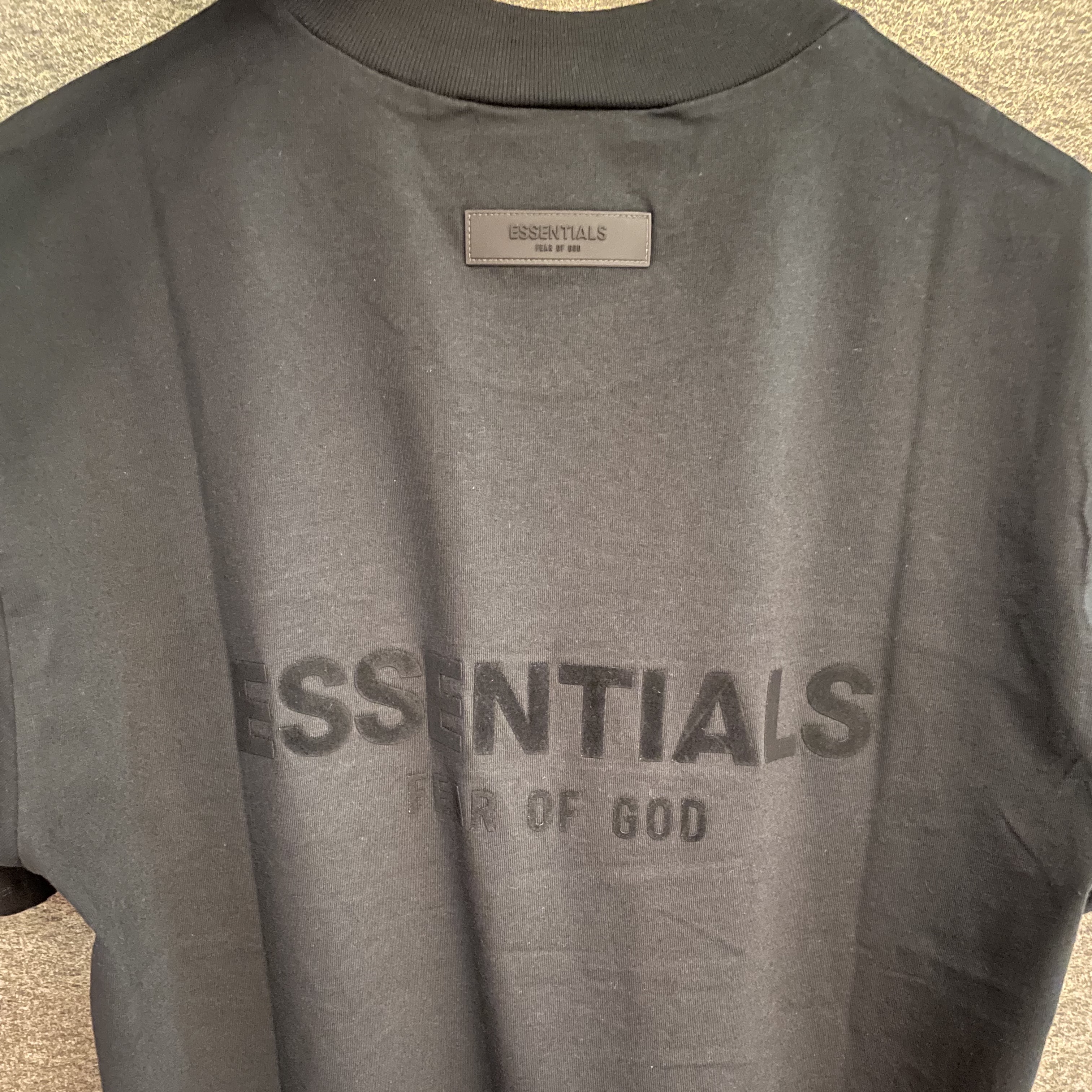 Essentials The Core Collection T-Shirt Stretch Limo 착용 스타일