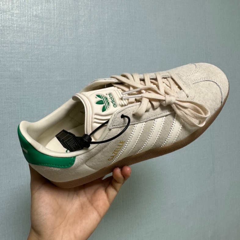 (W) Adidas Gazelle Wonder White Cream White 착용 스타일