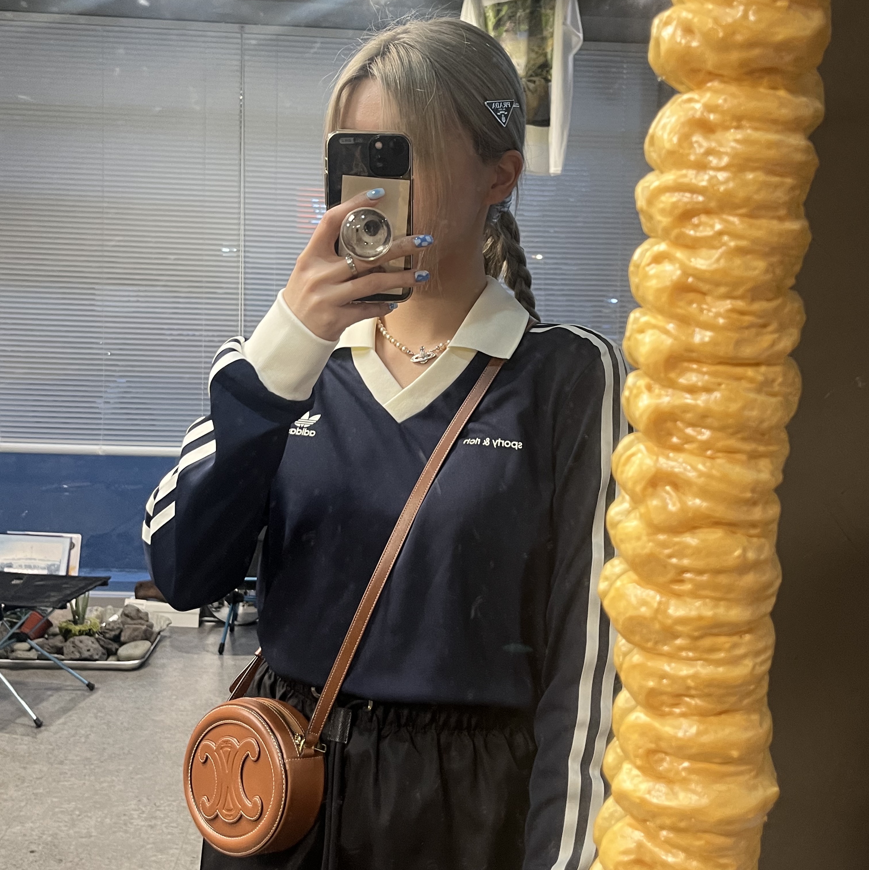 (W) Adidas x Sporty & Rich Long Sleeve Football Jersey Legend Ink - US Sizing, Celine Crossbody Oval Purse Cuir Triomphe in Smooth Calfskin Tan 착용 스타일
