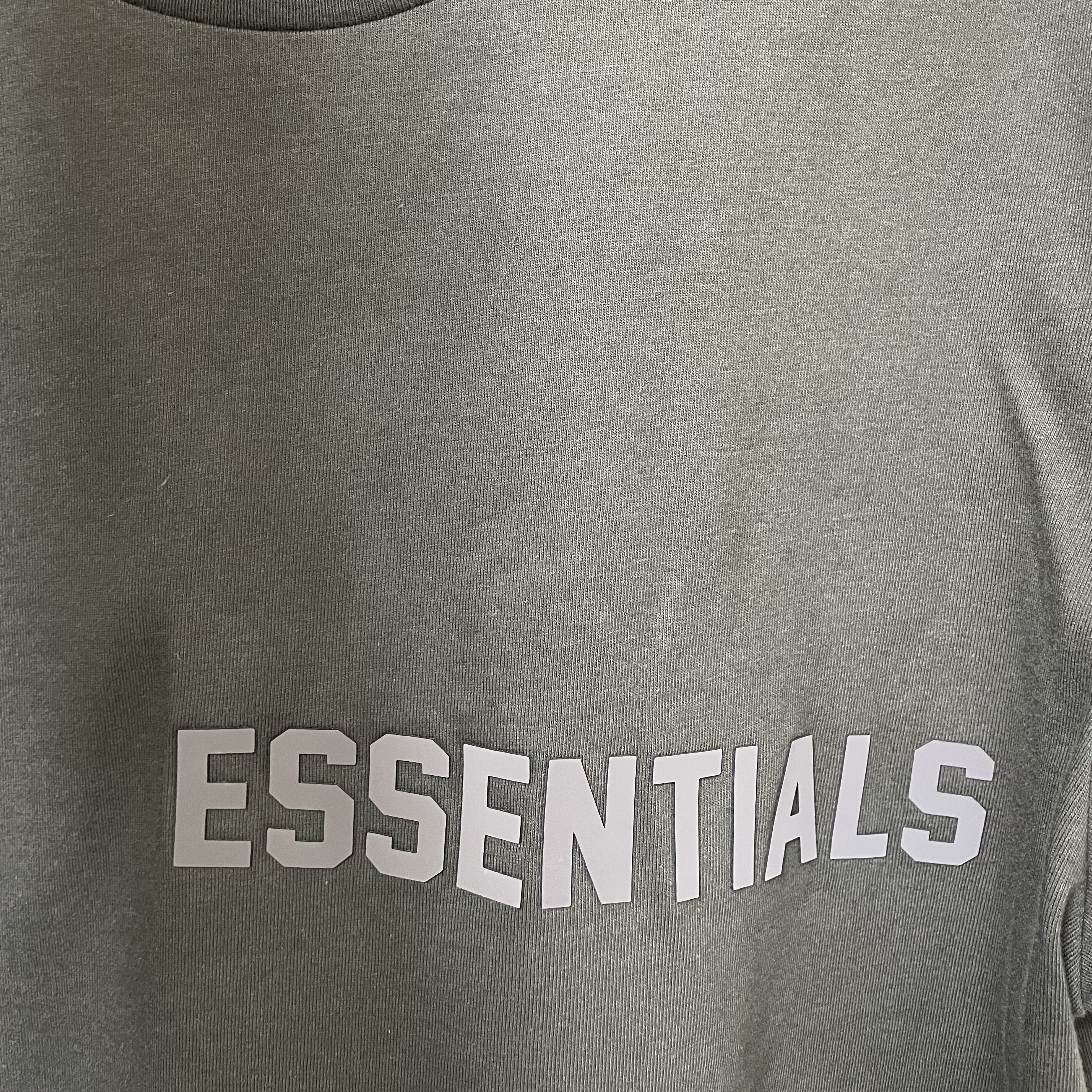 Essentials SS T-Shirt Off Black - 23SS 착용 스타일