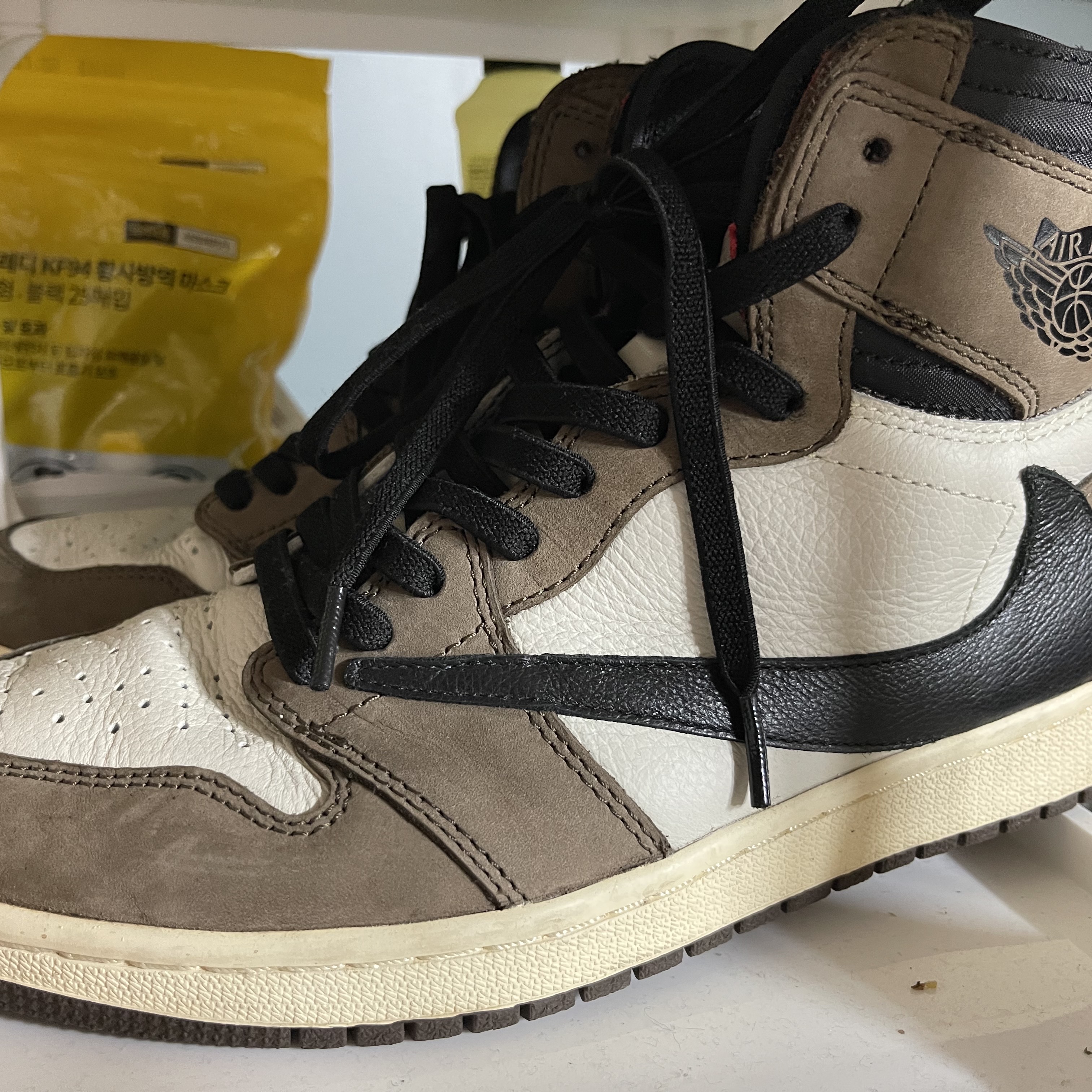 Jordan 1 x Travis Scott Retro High OG SP Mocha 착용 스타일