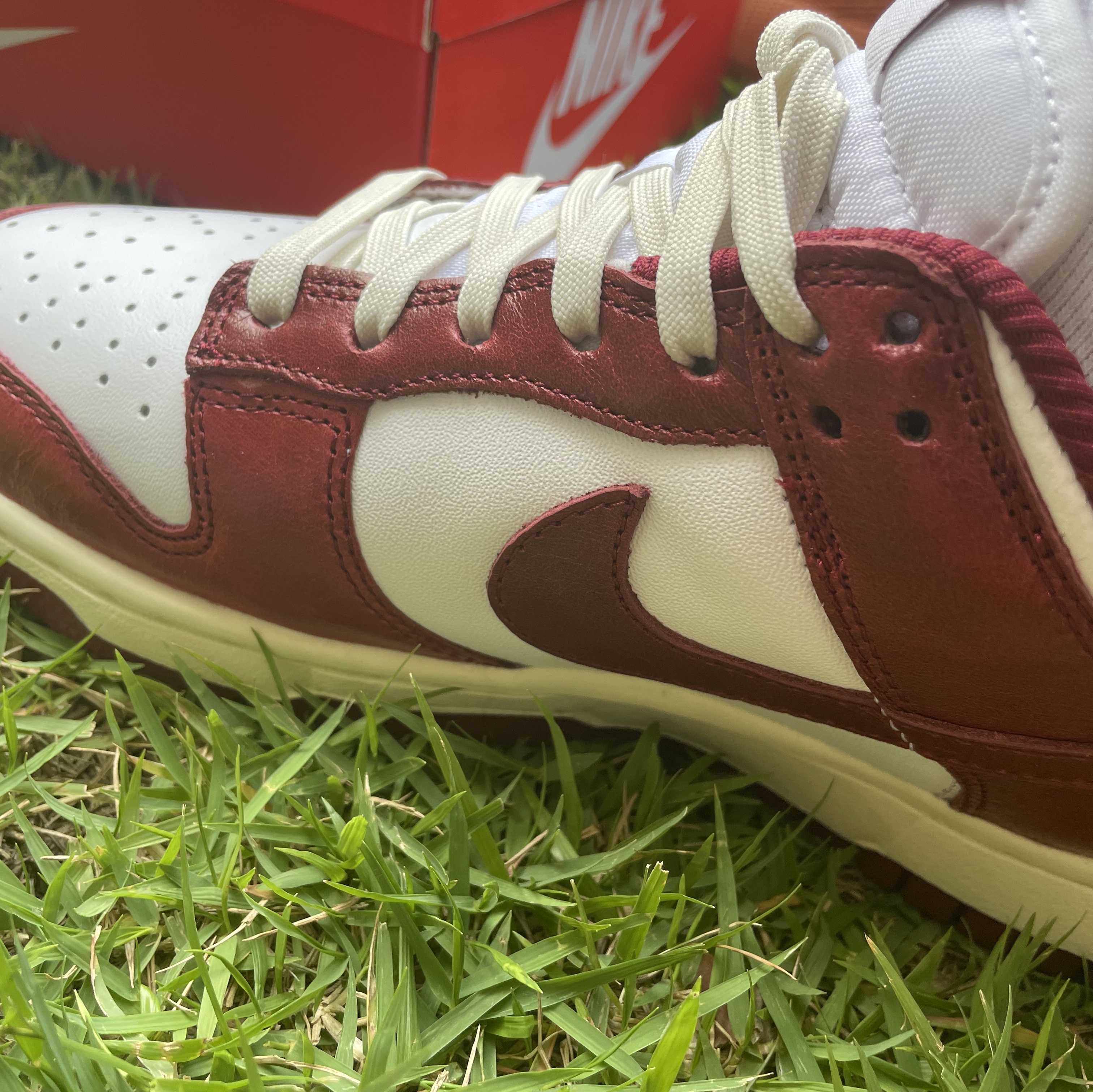 (W) Nike Dunk Low Retro PRM Team Red and White 착용 스타일