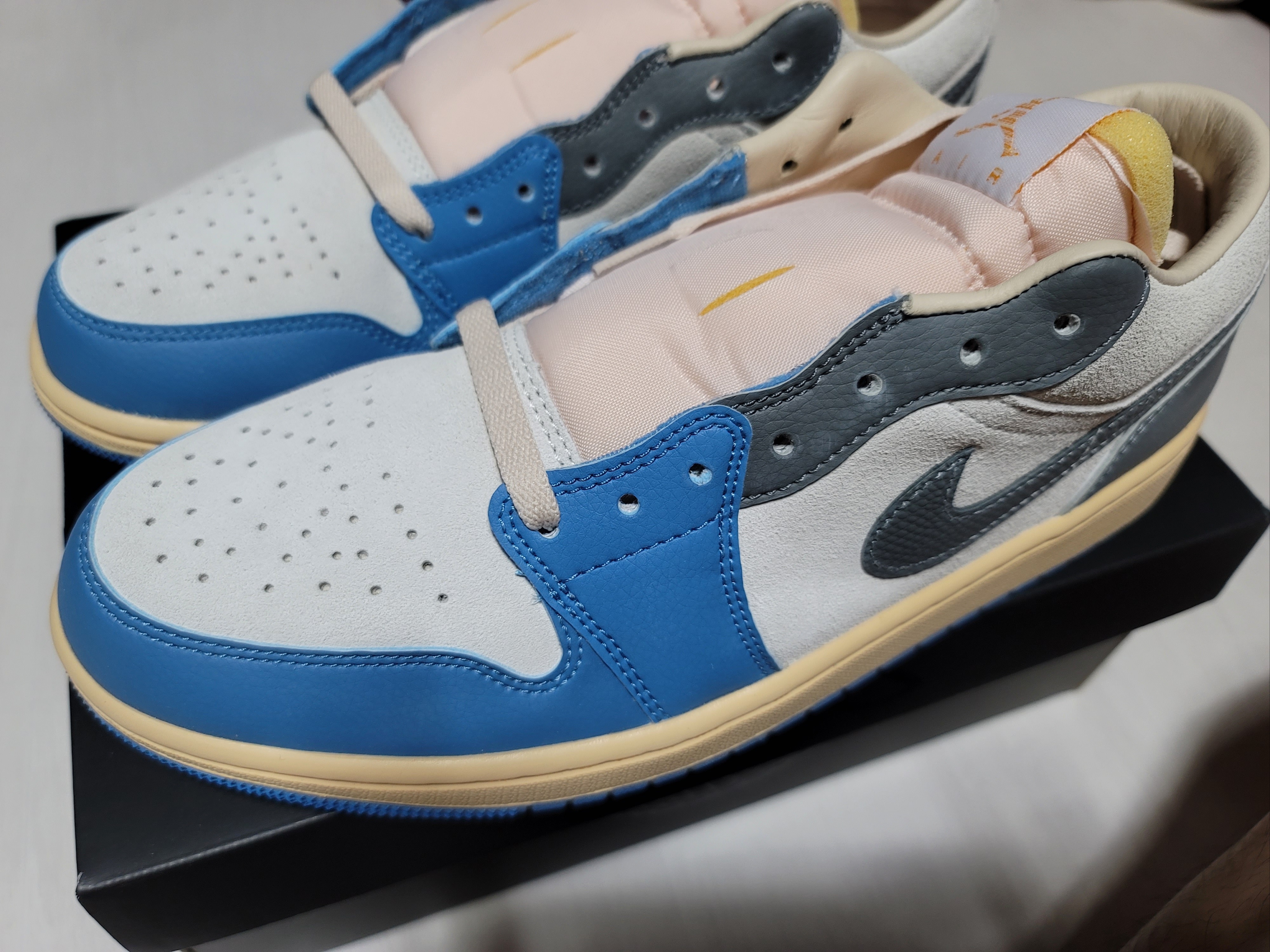 Jordan 1 Low SE Tokyo 96 착용 스타일 - 1