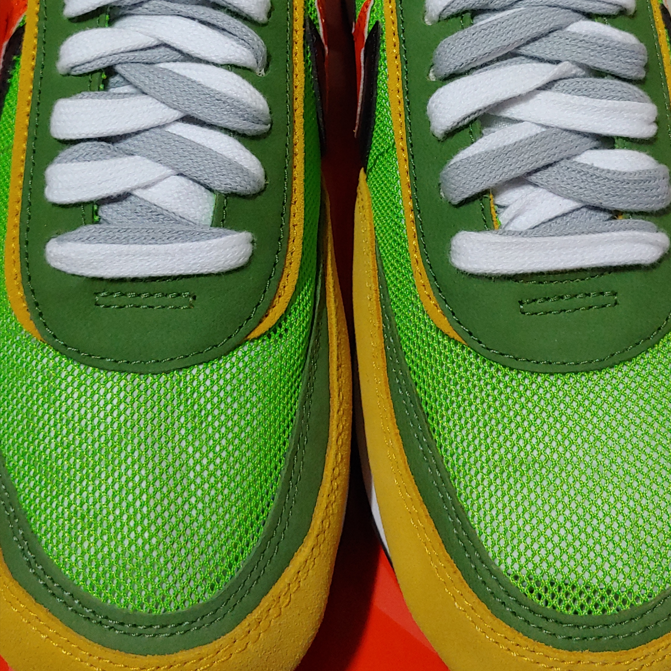 Nike x Sacai LDWaffle Green Multi 착용 스타일 - 2